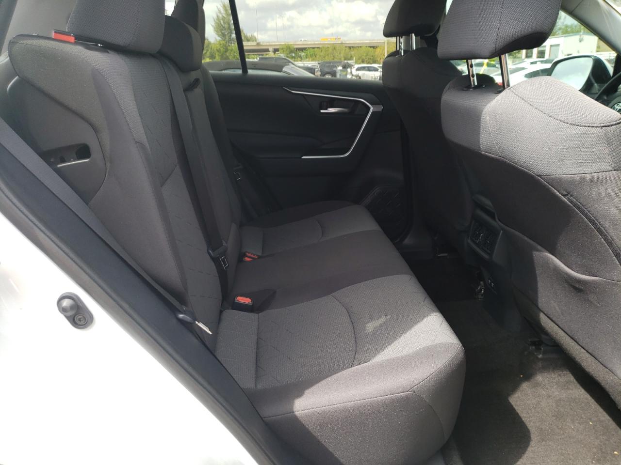 Photo 6 from auction – 2020 TOYOTA RAV4 XLE with VIN 2T3W1RFV2LW059873