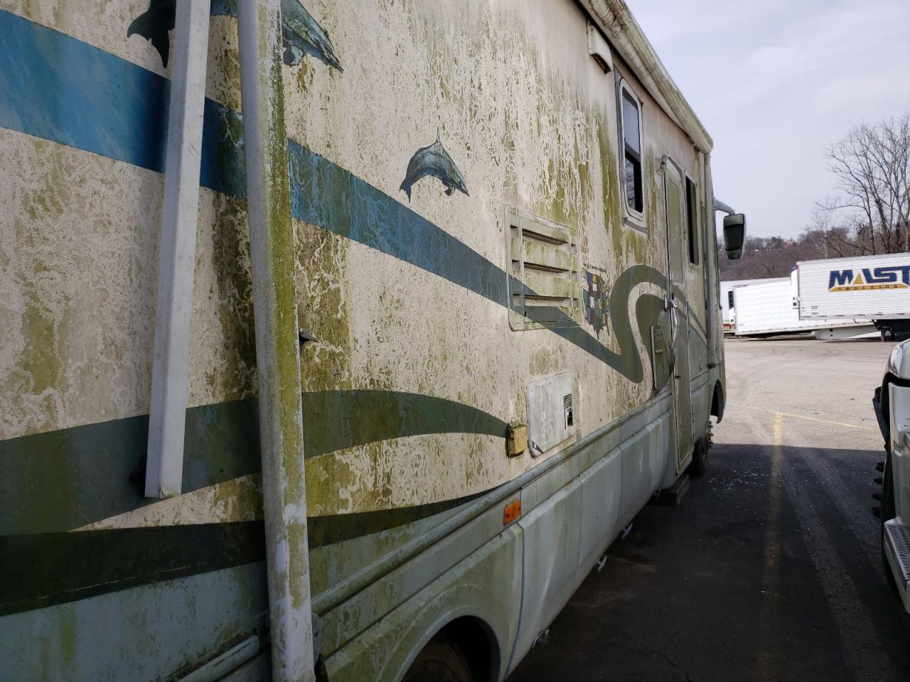 Photo 9 from auction – 2001 DOLP MOTORHOME with VIN 1FCMF53S9Y0A02755