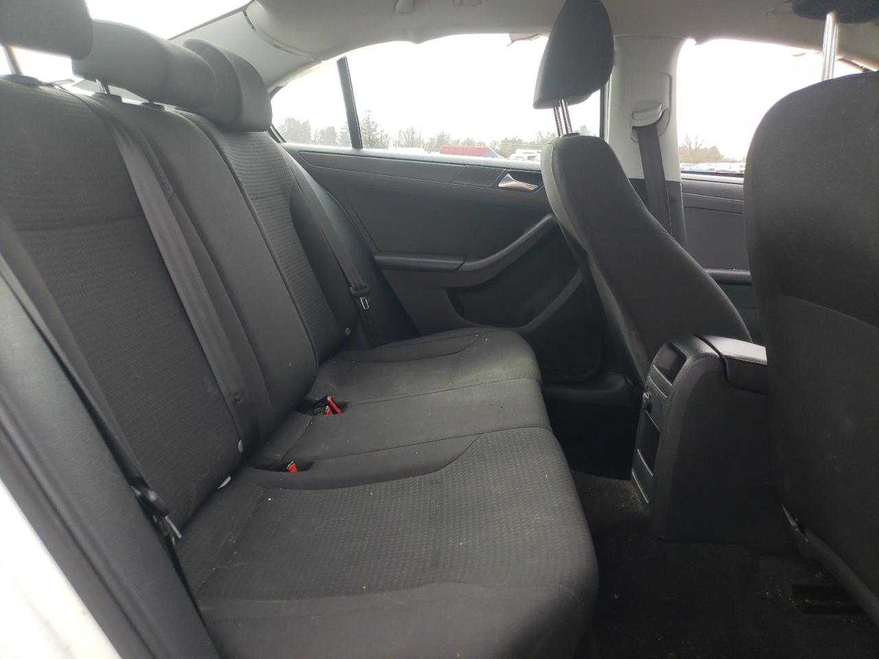 Photo 6 from auction – 2015 VOLKSWAGEN JETTA BASE with VIN 3VW2K7AJ4FM293553