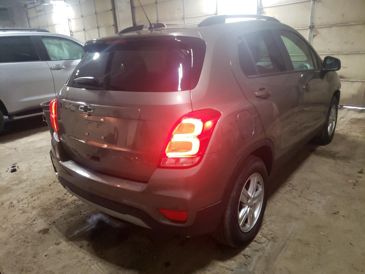 Photo 4 from auction – 2021 CHEVROLET TRAX 1LT with VIN KL7CJLSB2MB330725