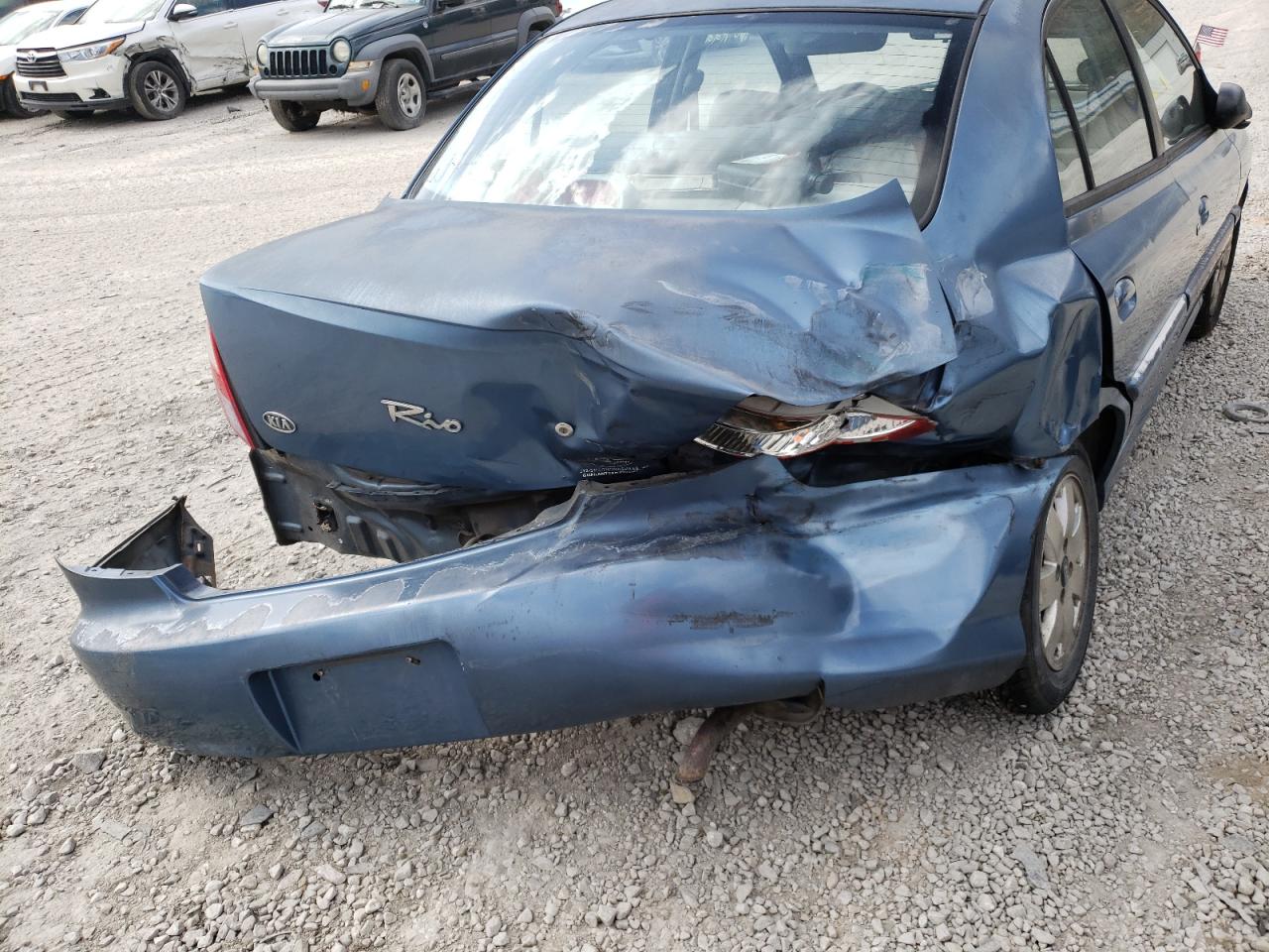 Photo 9 from auction – 2002 KIA RIO with VIN KNADC123226089329