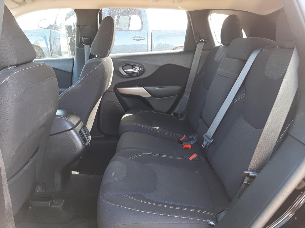 Photo 6 from auction – 2017 JEEP CHEROKEE L with VIN 1C4PJLCB3HD222045