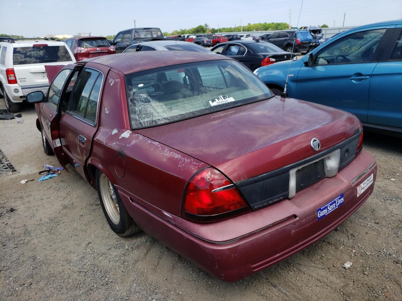 Photo 3 from auction – 2002 MERCURY GRAND MARQ with VIN 2MEFM75WX2X628347