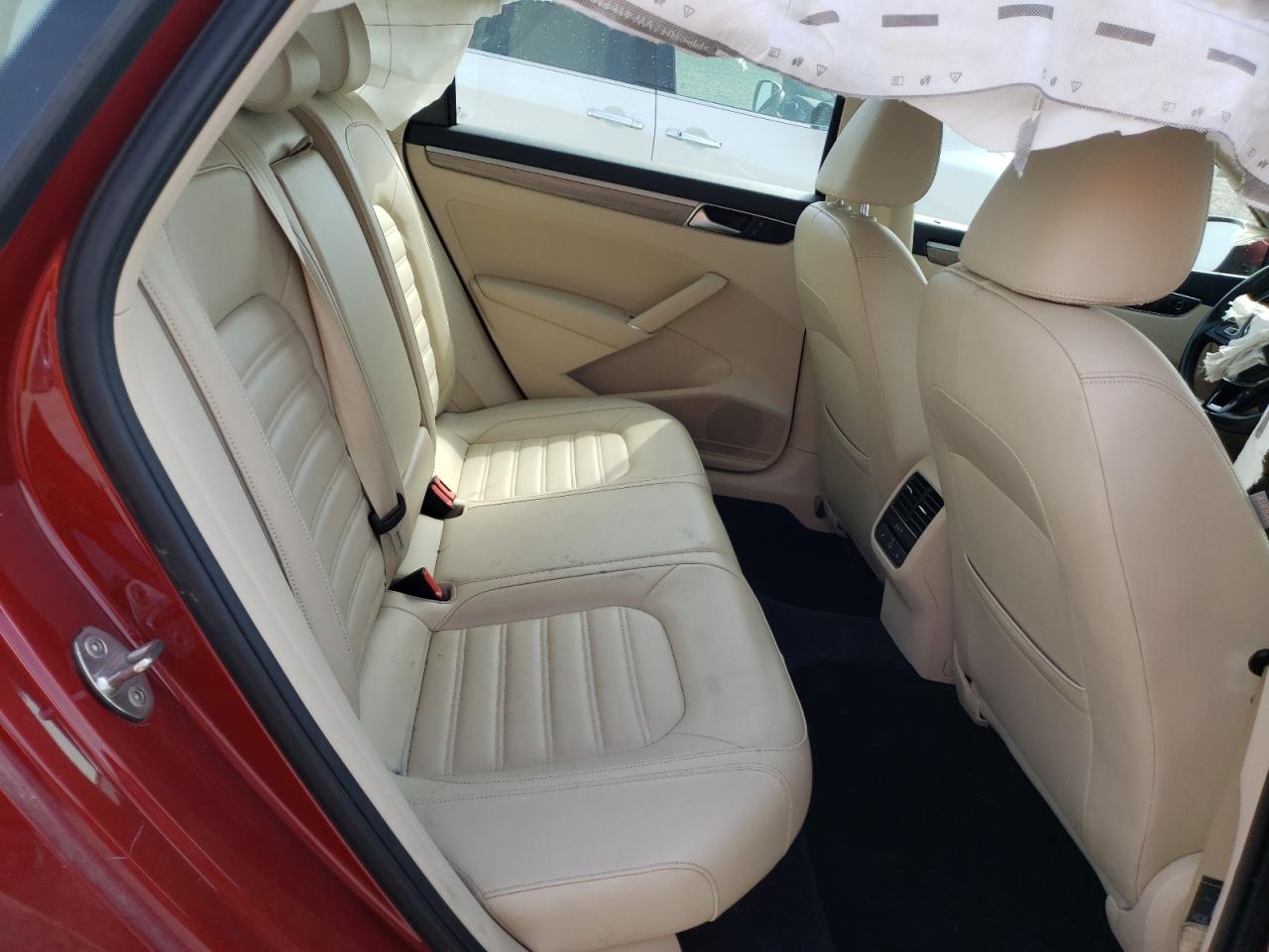 Photo 6 from auction – 2016 VOLKSWAGEN PASSAT with VIN 1VWCM7A35GC017837