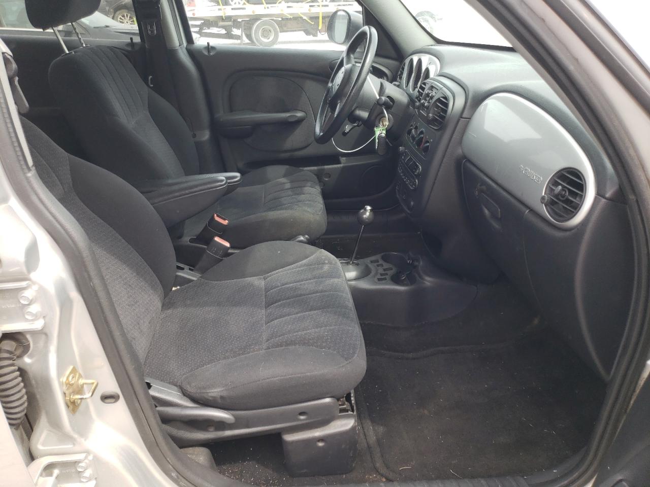 Photo 5 from auction – 2005 CHRYSLER PT CRUISER with VIN 3C4FY58B25T554673