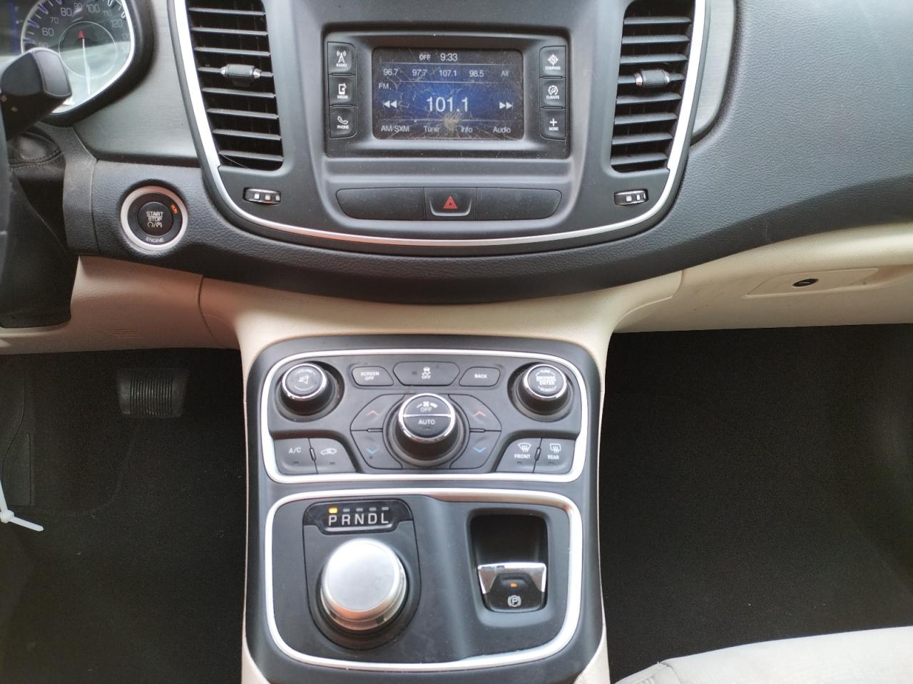 Photo 9 from auction – 2015 CHRYSLER 200 LIMITE with VIN 1C3CCCAB4FN528789