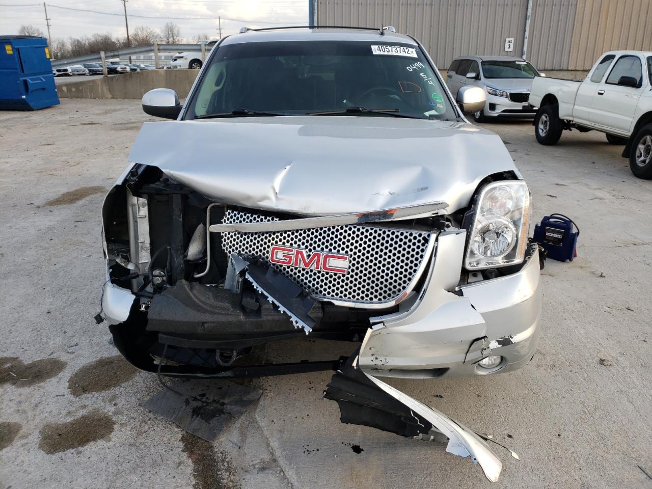 Photo 7 from auction – 2012 GMC YUKON XL D with VIN 1GKS2MEF8CR140499