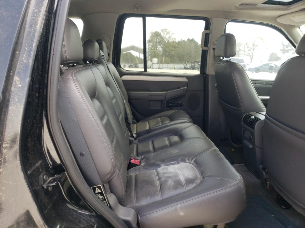 Photo 6 from auction – 2003 FORD EXPLORER X with VIN 1FMZU63K33UB70065