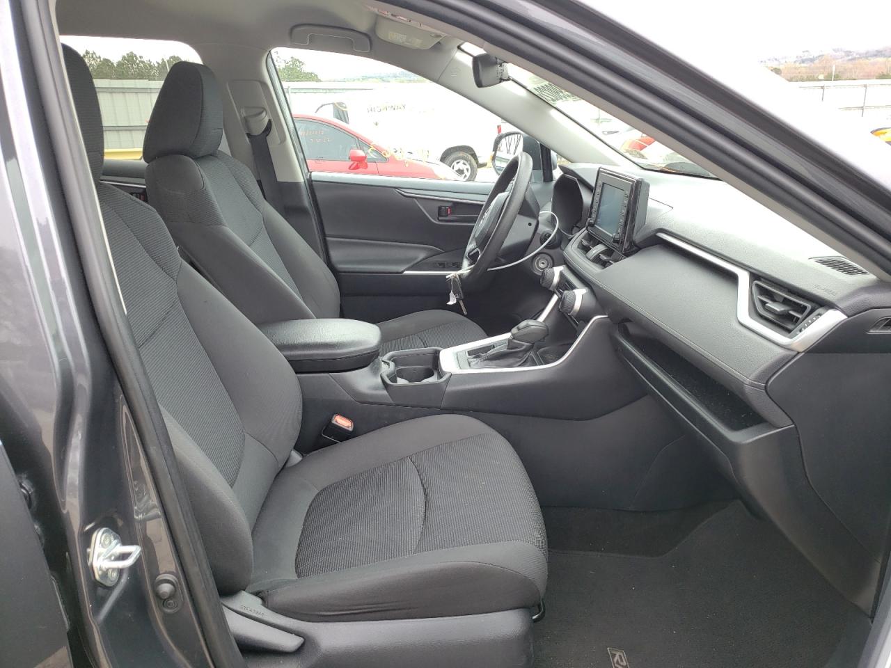 Photo 5 from auction – 2019 TOYOTA RAV4 LE with VIN 2T3K1RFV6KW030700