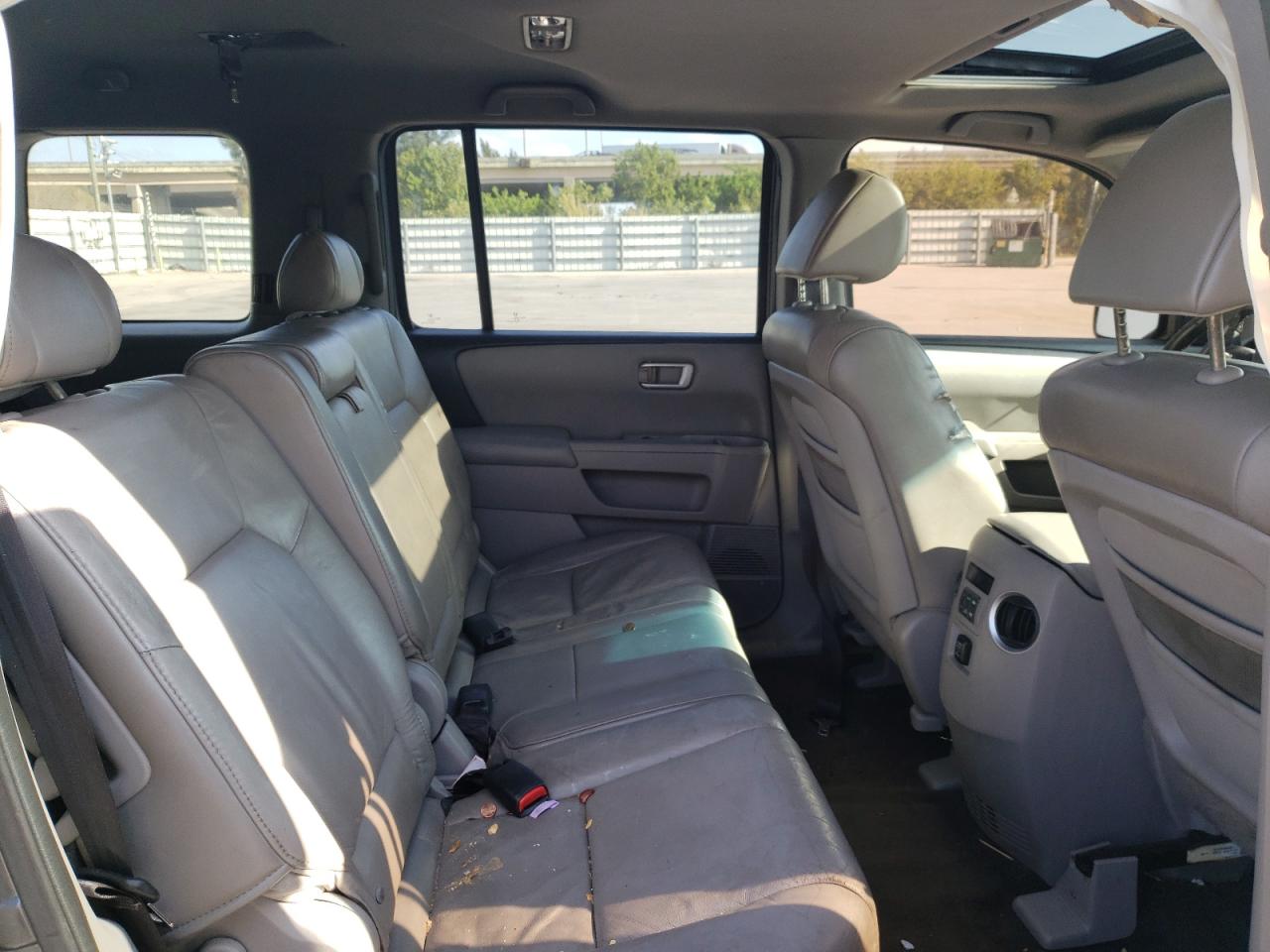 Photo 6 from auction – 2010 HONDA PILOT EXL with VIN 5FNYF3H52AB014763