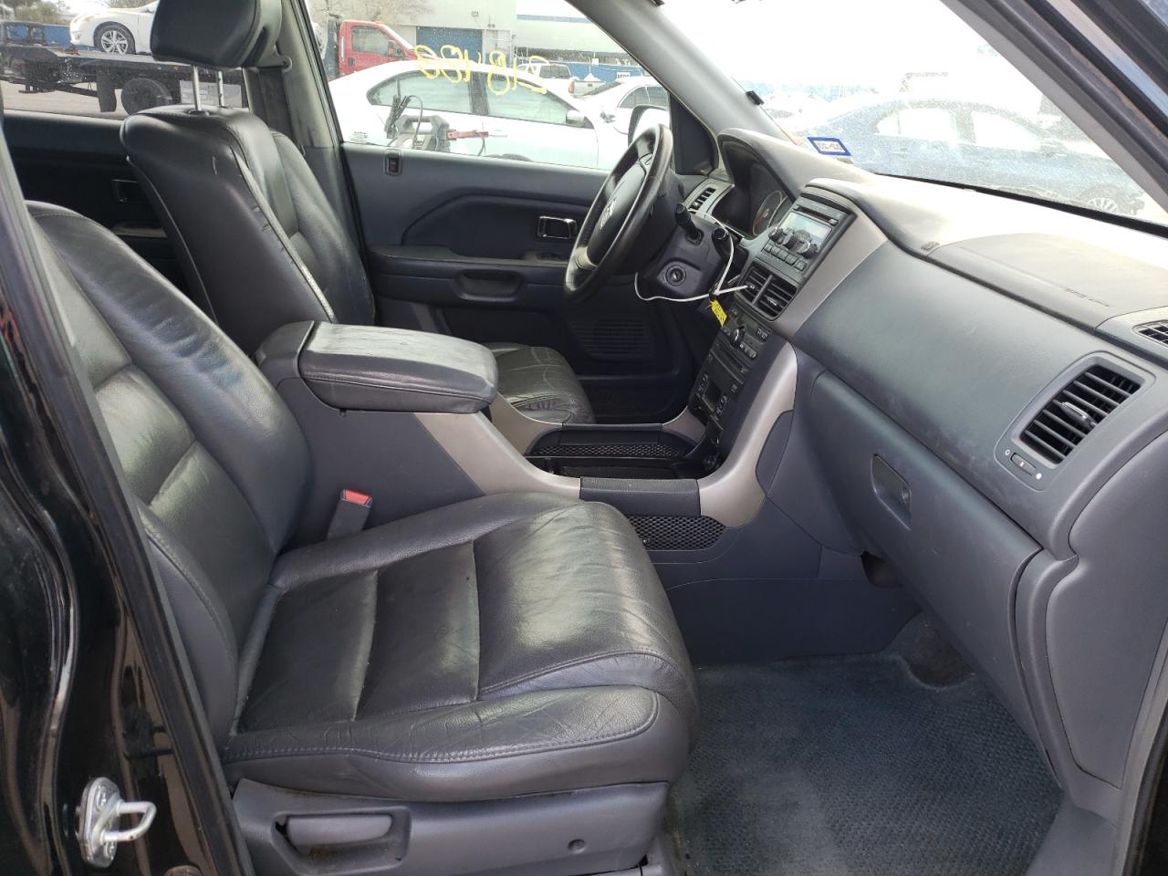 Photo 5 from auction – 2006 HONDA PILOT EX with VIN 2HKYF18686H563387