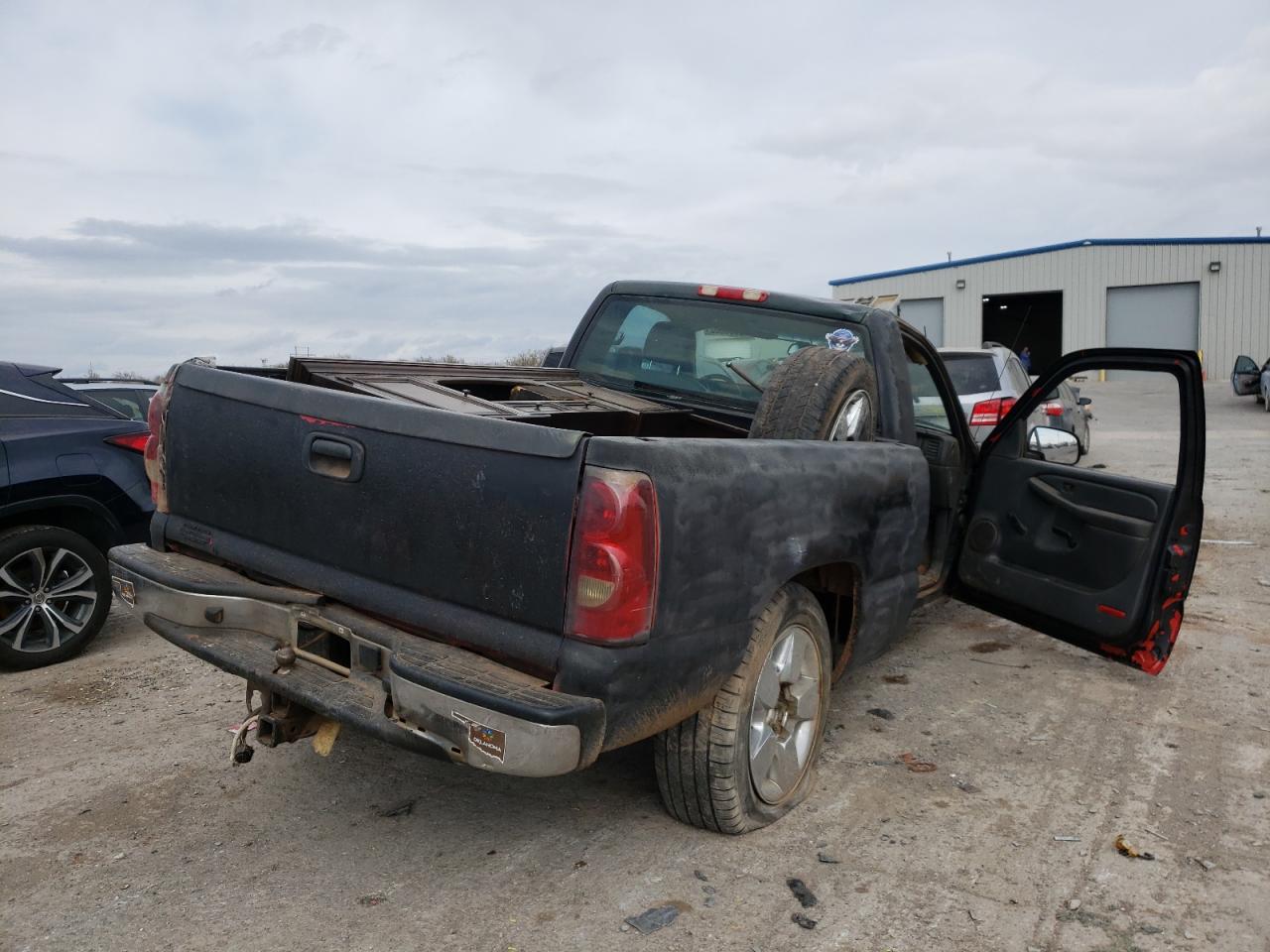 Photo 4 from auction – 2005 CHEVROLET SILVERADO with VIN 1GCEK14T15Z225668