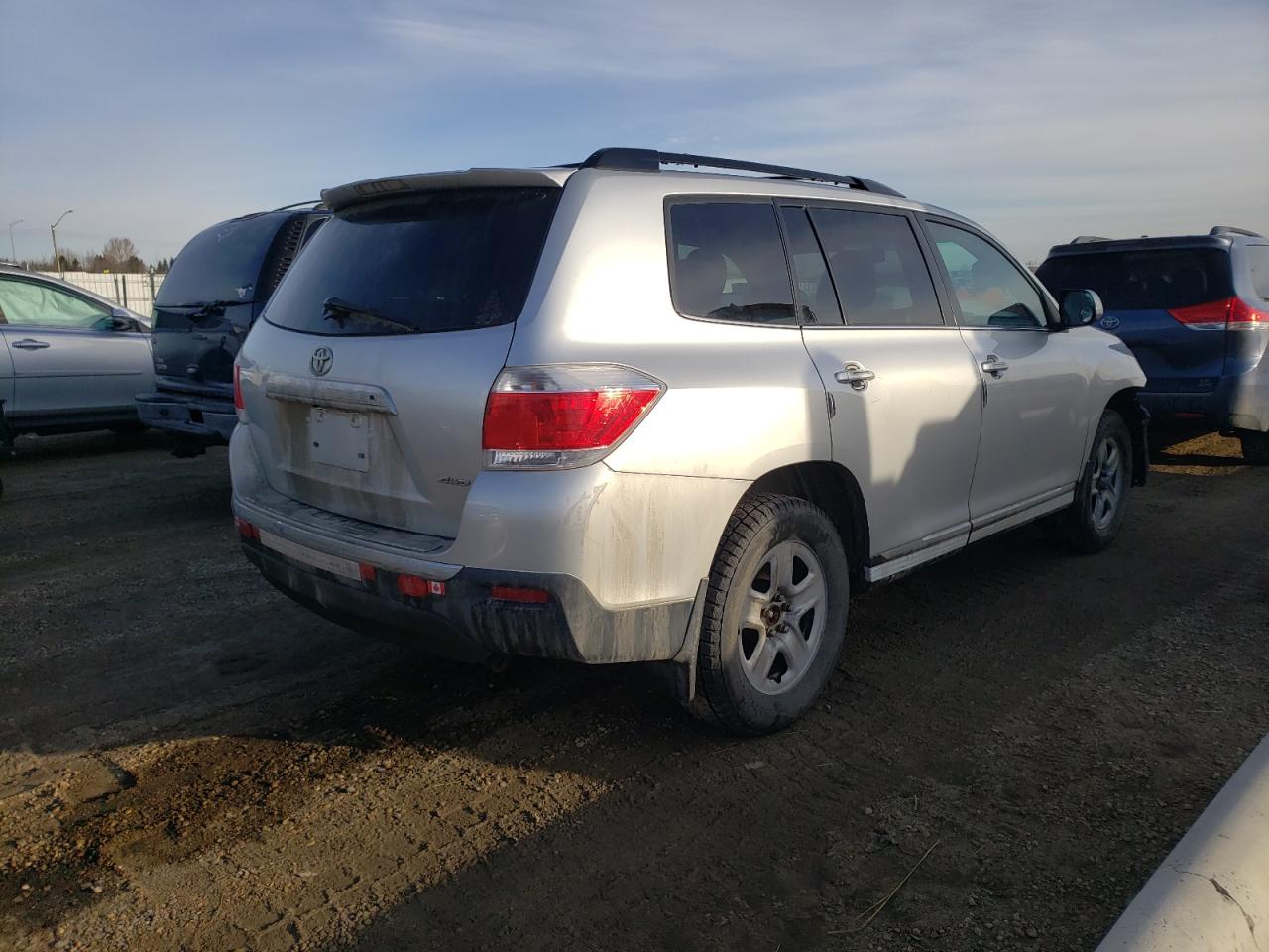 Photo 4 from auction – 2012 TOYOTA HIGHLANDER with VIN 5TDBK3EH2CS114134