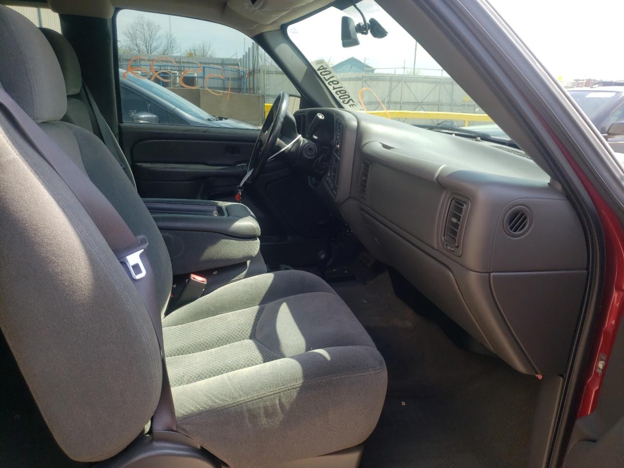 Photo 5 from auction – 2004 CHEVROLET SILVERADO with VIN 2GCEK19V441136534