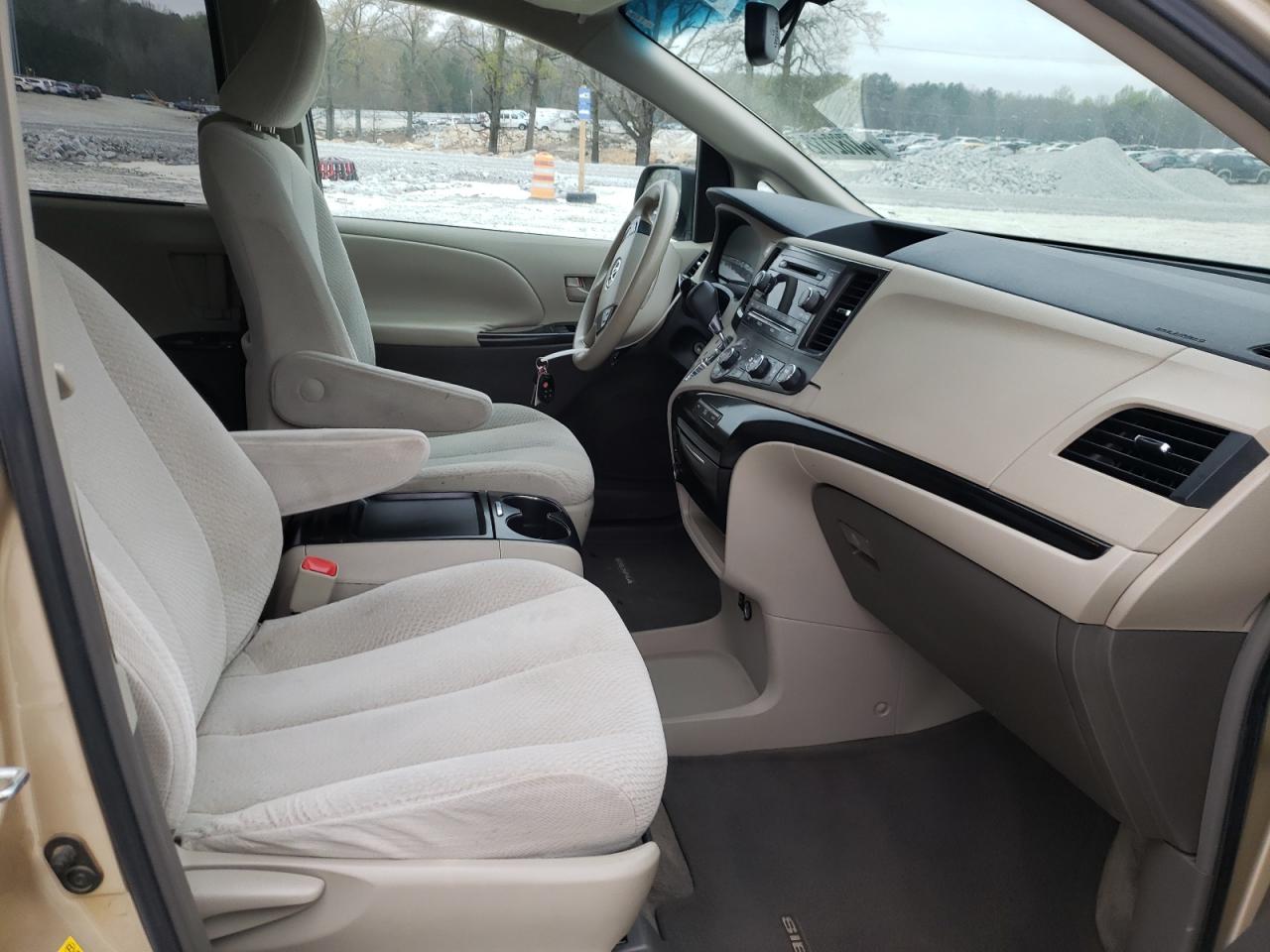 Photo 5 from auction – 2011 TOYOTA SIENNA LE with VIN 5TDKK3DC3BS141735