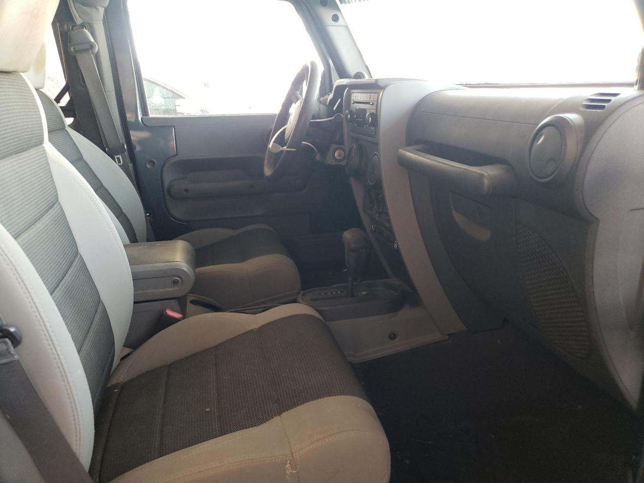Photo 5 from auction – 2007 JEEP WRANGLER X with VIN 1J4FA24137L180602