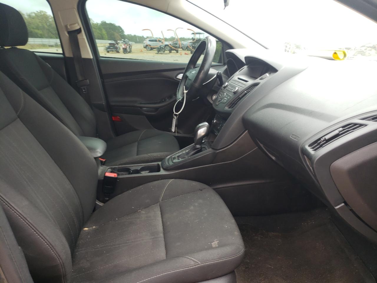 Photo 5 from auction – 2016 FORD FOCUS SE with VIN 1FADP3K23GL376039