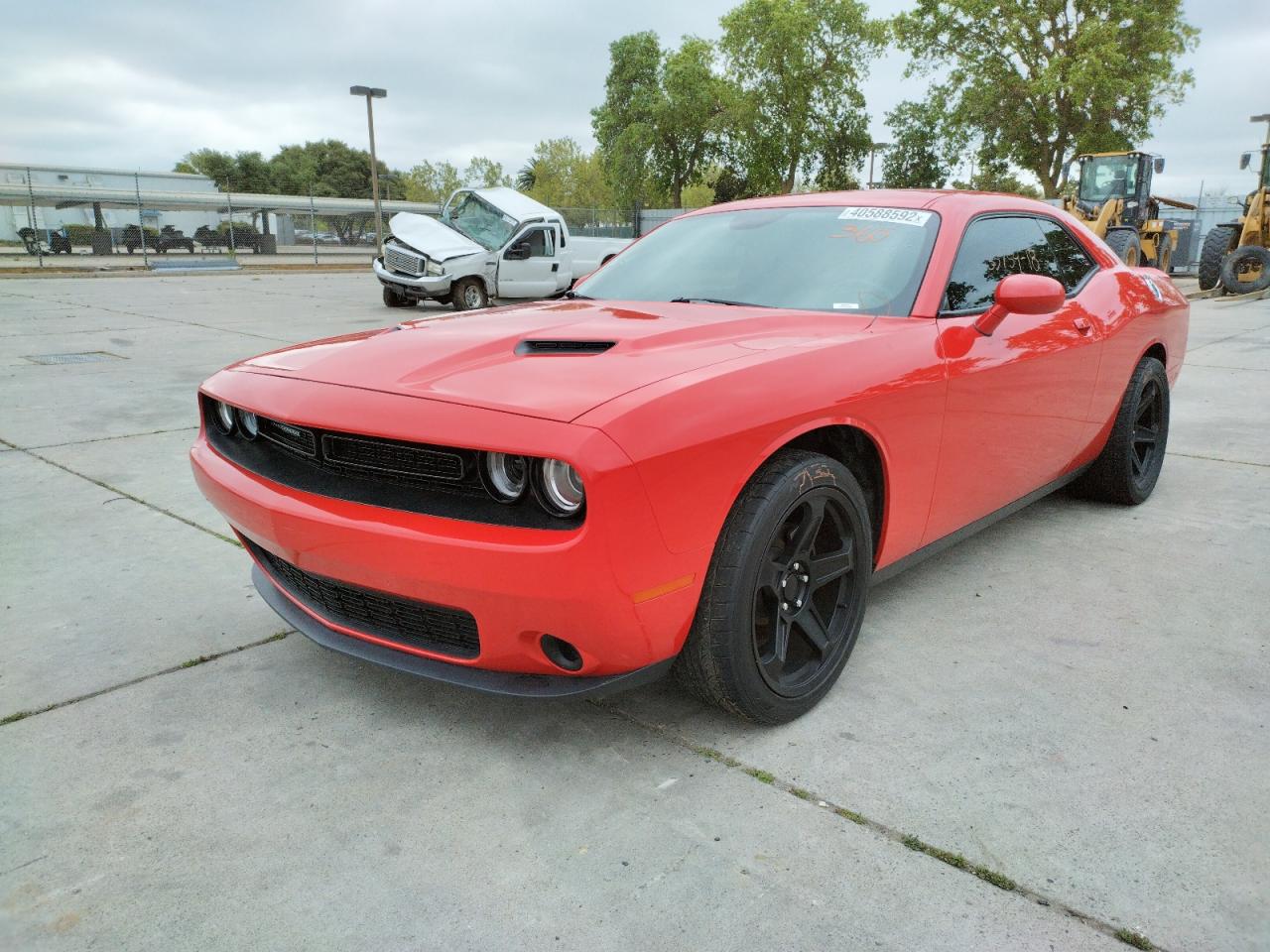 Photo 2 from auction – 2018 DODGE CHALLENGER with VIN 2C3CDZAG8JH228055