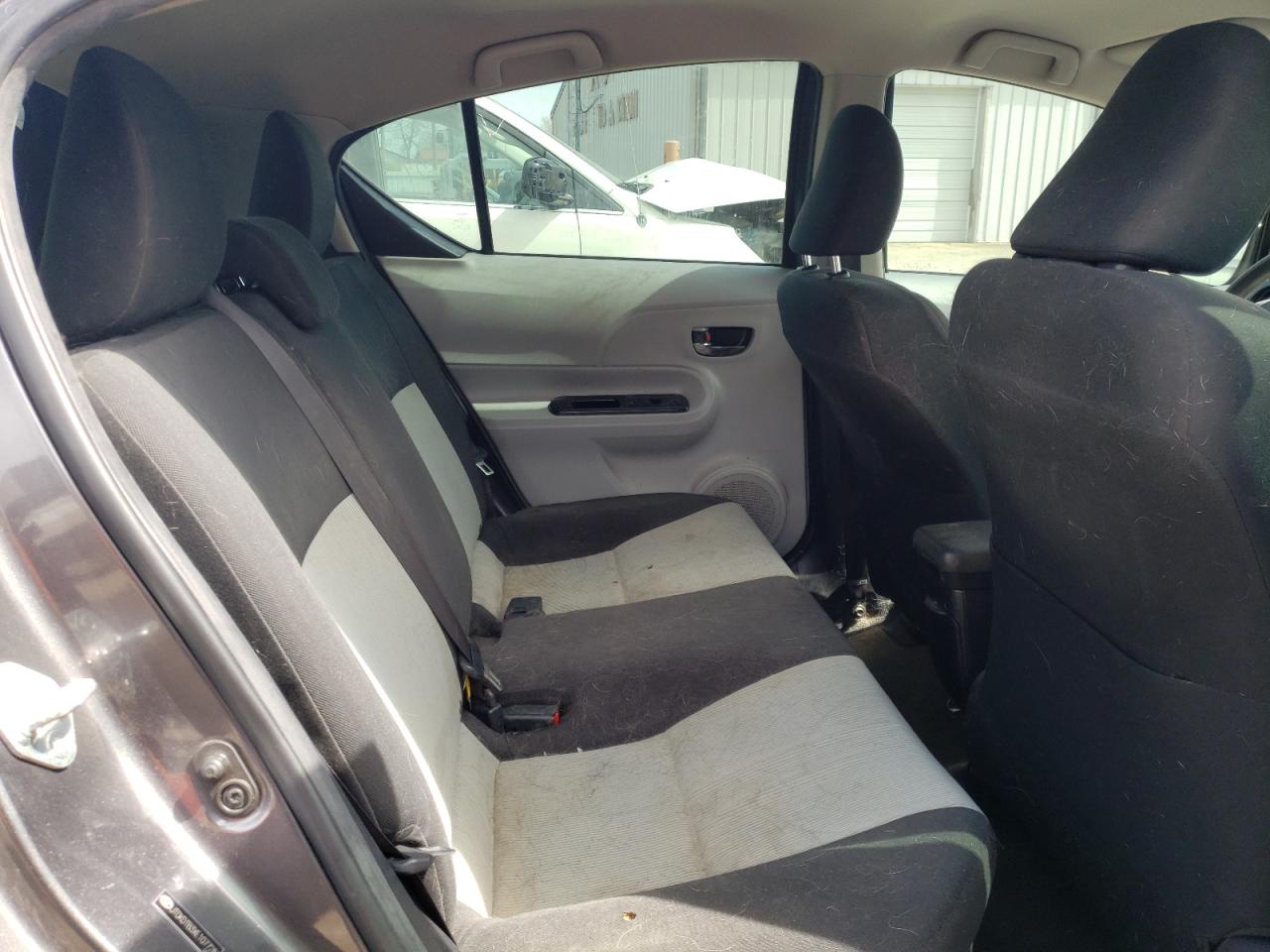 Photo 6 from auction – 2014 TOYOTA PRIUS C with VIN JTDKDTB3XE1077286