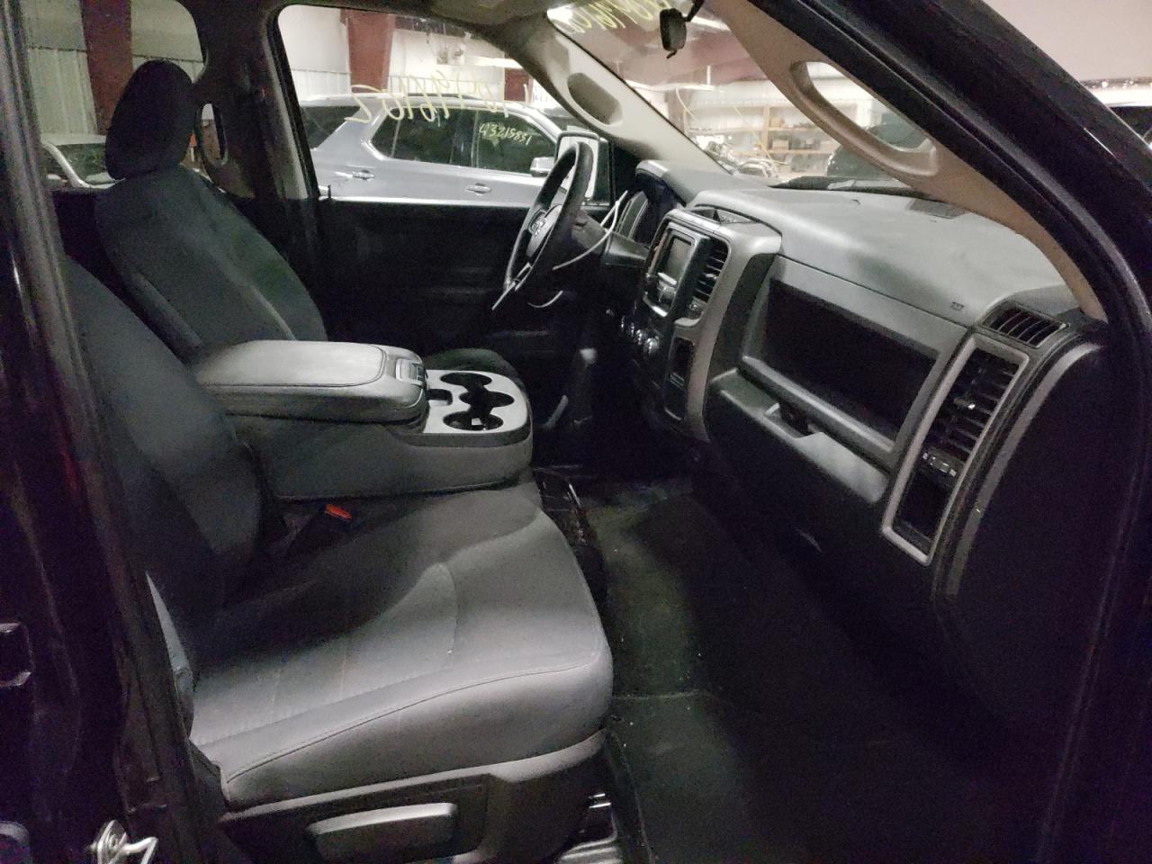 Photo 5 from auction – 2017 RAM 1500 ST with VIN 3C6RR7KT0HG710219