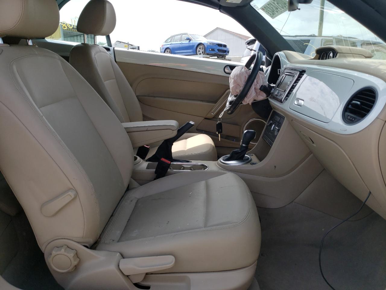 Photo 5 from auction – 2014 VOLKSWAGEN BEETLE with VIN 3VW5L7AT5EM821241
