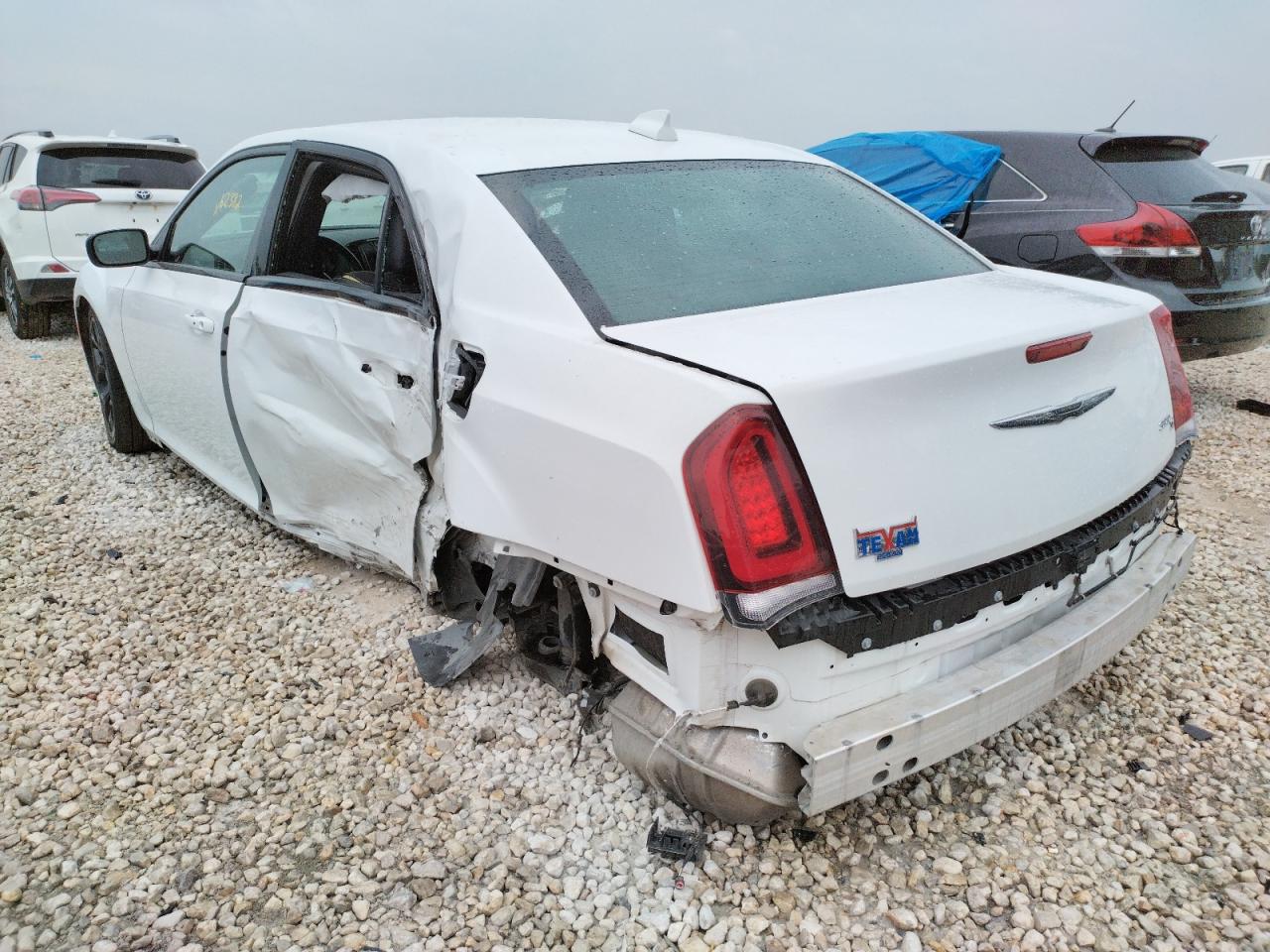 Photo 3 from auction – 2019 CHRYSLER 300 S with VIN 2C3CCABG6KH618107
