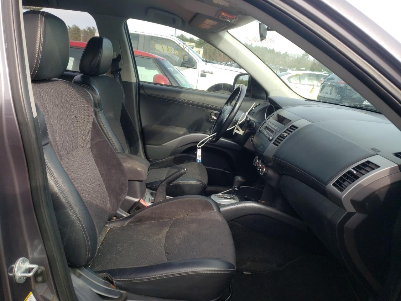 Photo 5 from auction – 2010 MITSUBISHI OUTLANDER with VIN JA4JT4AX0AZ003339