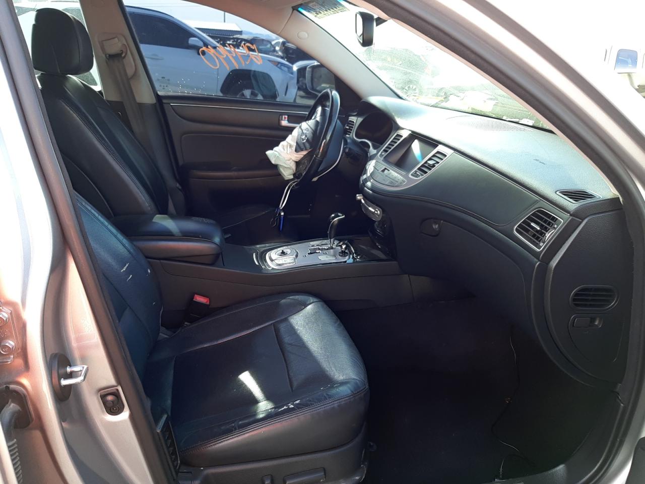 Photo 5 from auction – 2012 HYUNDAI GENESIS 5. with VIN KMHGC4DH2CU182788