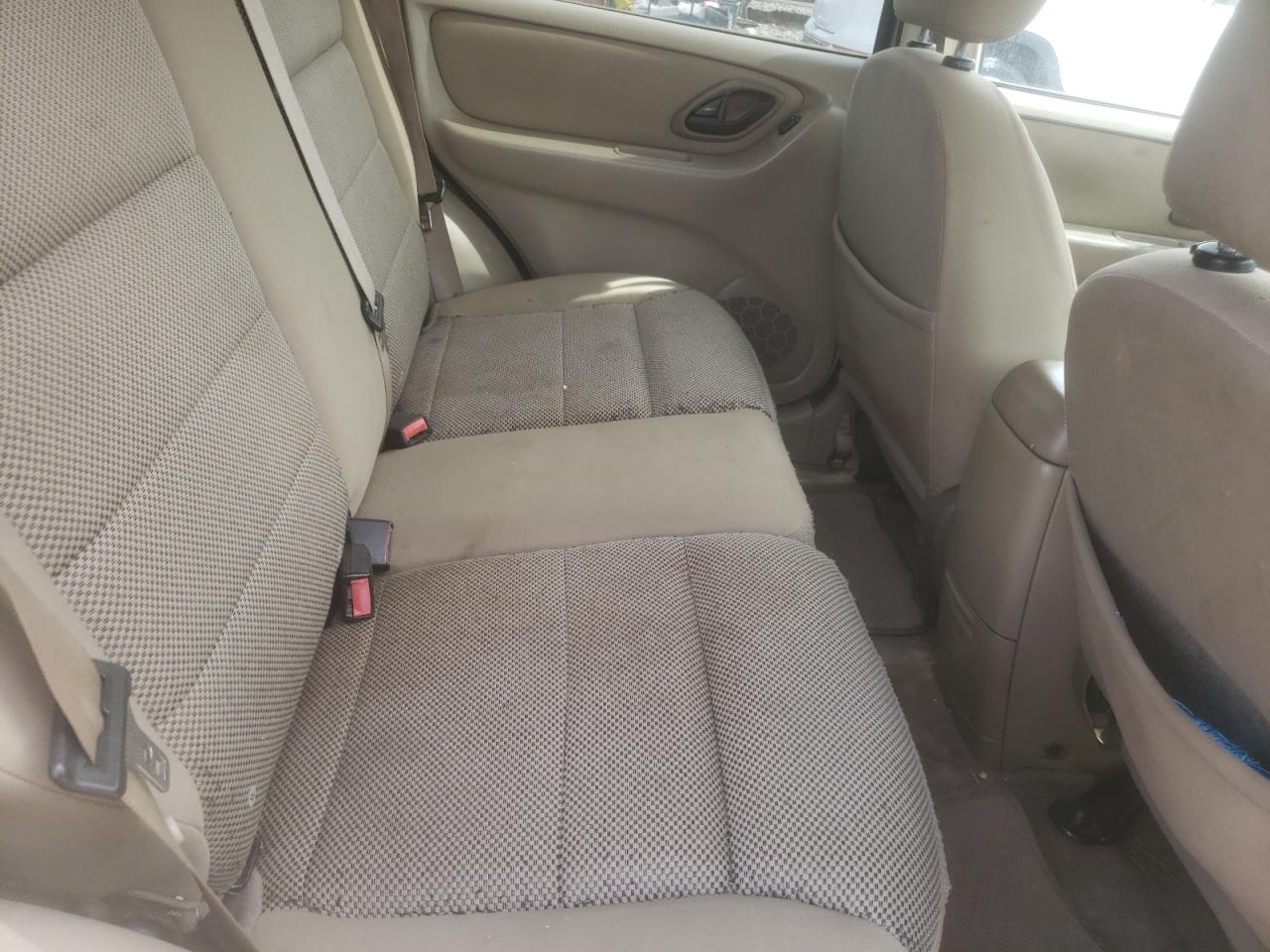 Photo 6 from auction – 2005 FORD ESCAPE XLT with VIN 1FMYU03105DA17727