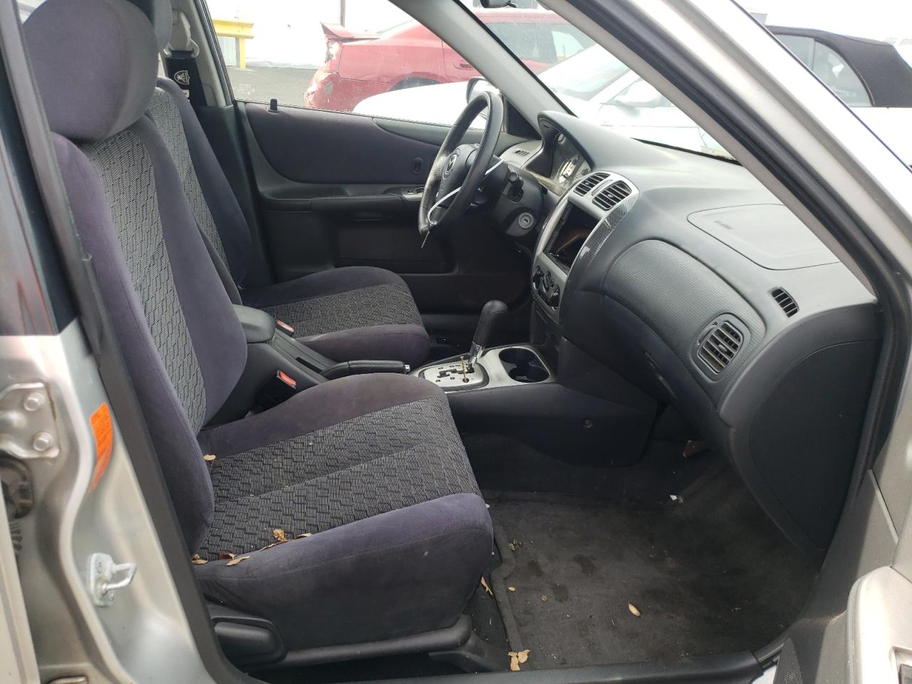 Photo 5 from auction – 2002 MAZDA PROTEGE DX with VIN JM1BJ226820635649