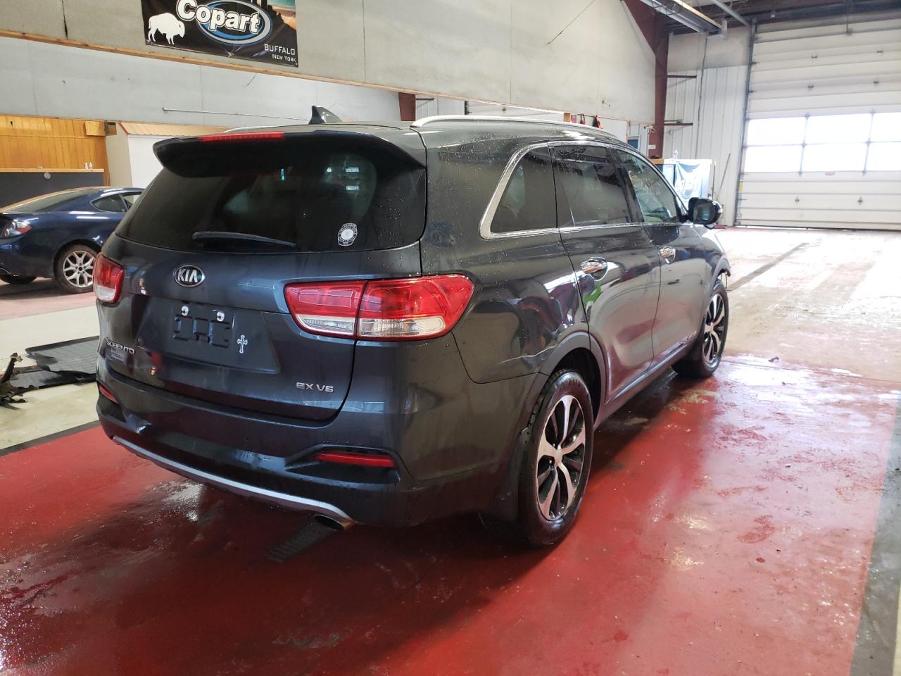 Photo 4 from auction – 2017 KIA SORENTO EX with VIN 5XYPHDA52HG305482