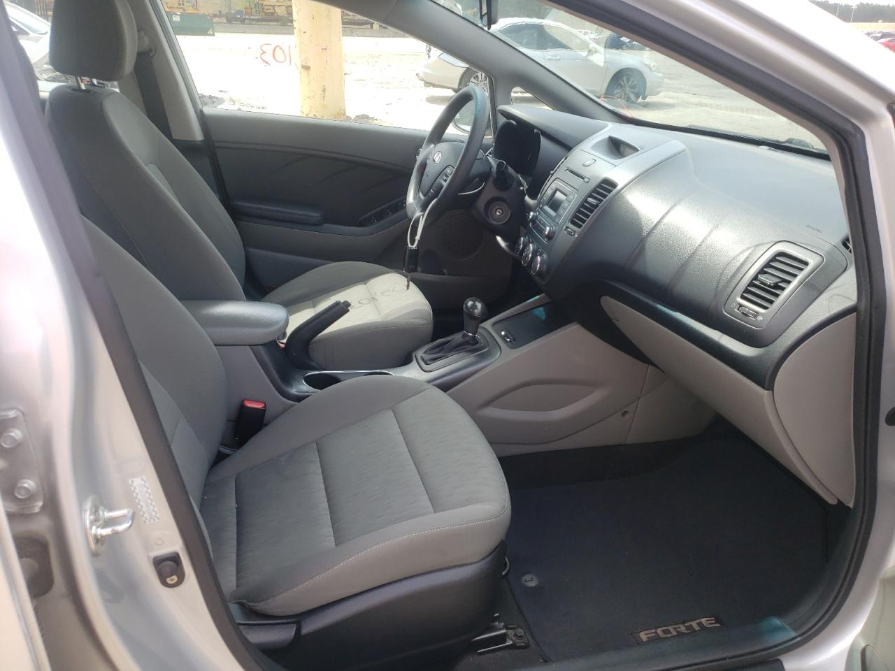 Photo 5 from auction – 2016 KIA FORTE LX with VIN KNAFK4A60G5539162