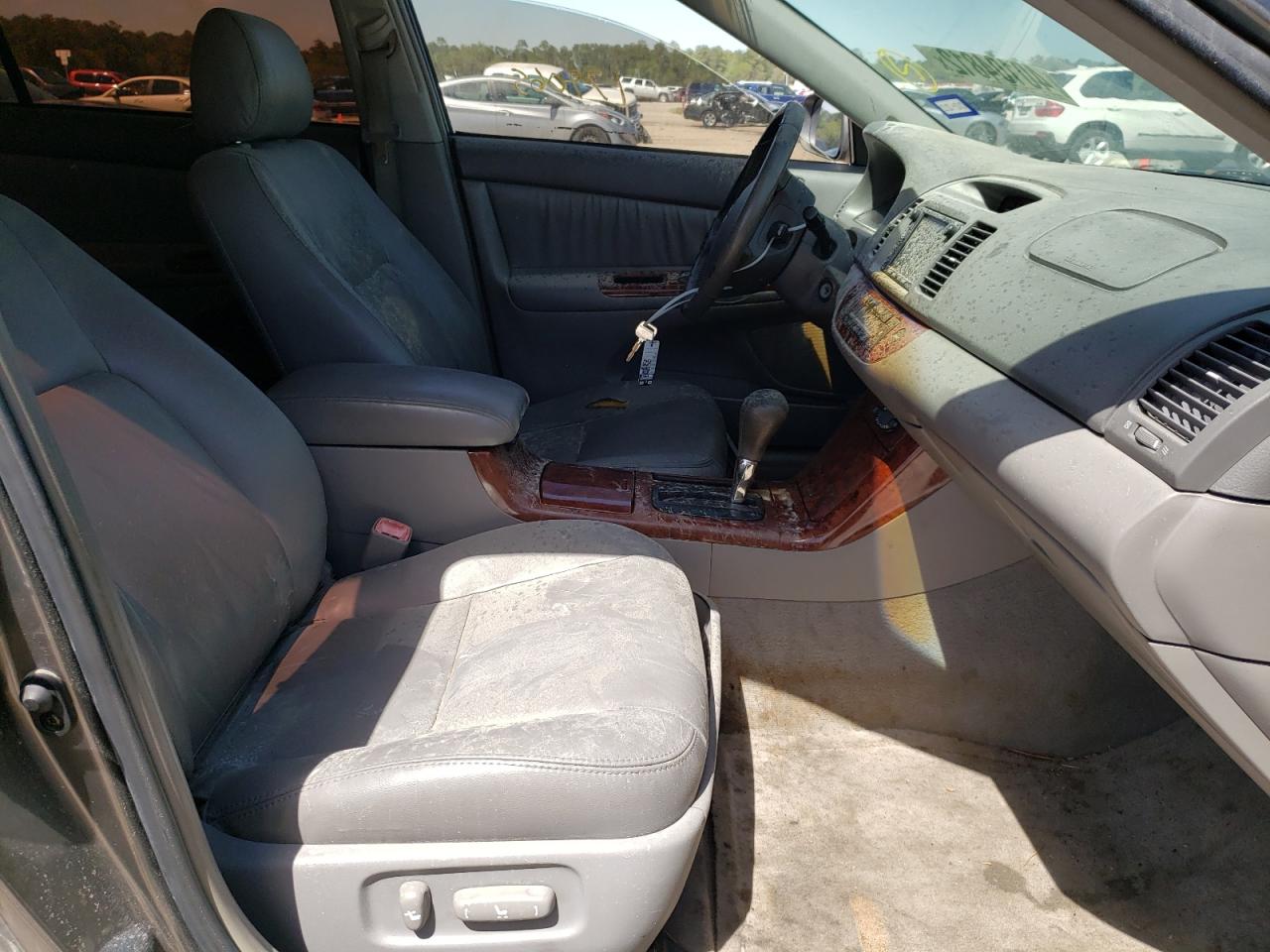Photo 5 from auction – 2005 TOYOTA CAMRY LE with VIN 4T1BF32K95U597491