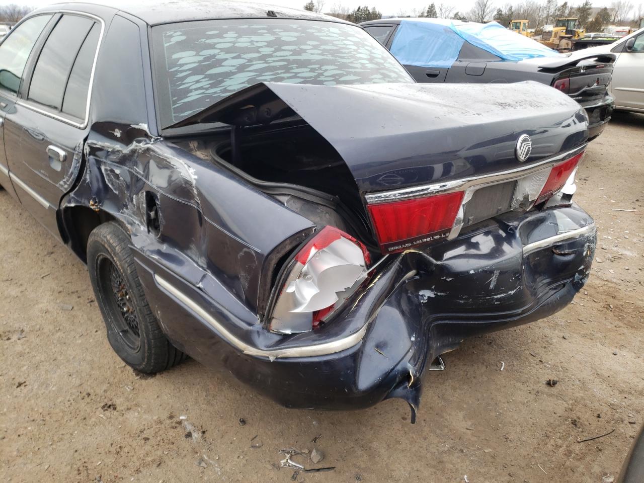 Photo 9 from auction – 2001 MERCURY GRAND MARQ with VIN 2MEFM75W41X669152