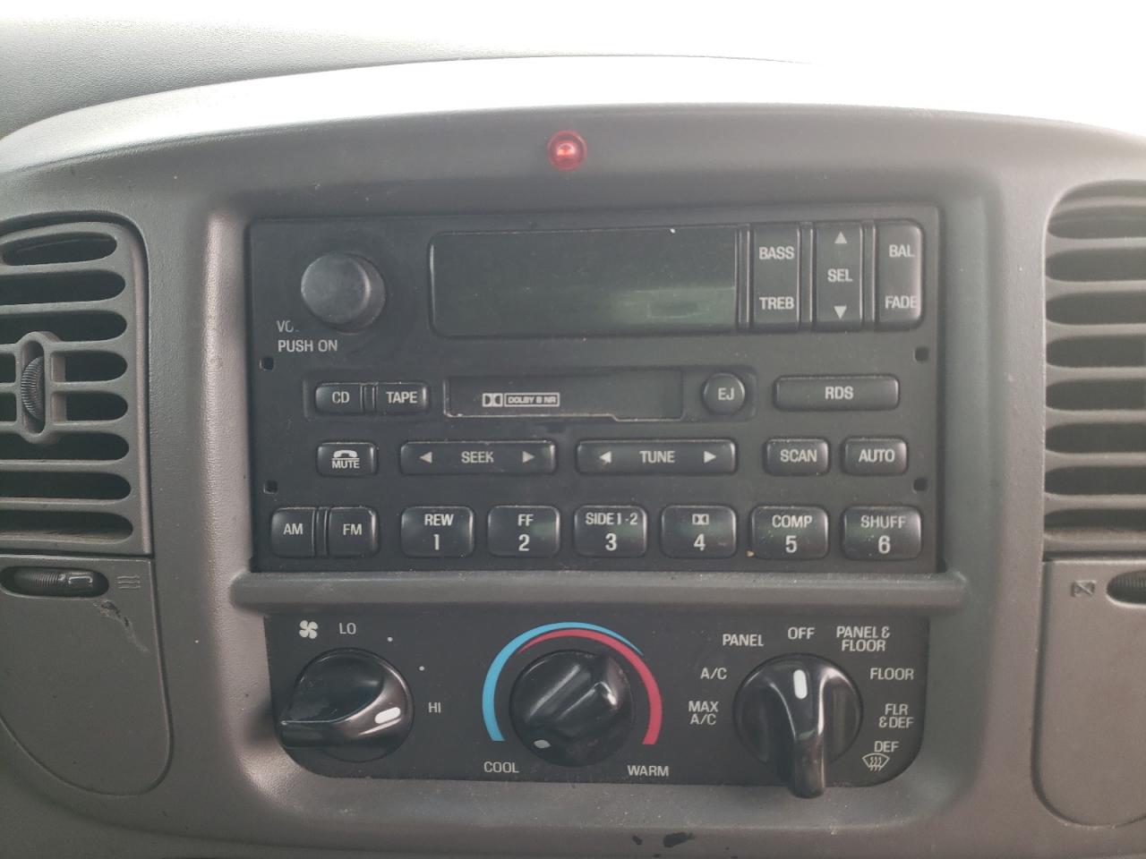 Photo 9 from auction – 1999 FORD EXPEDITION with VIN 1FMRU17L7XLB15054