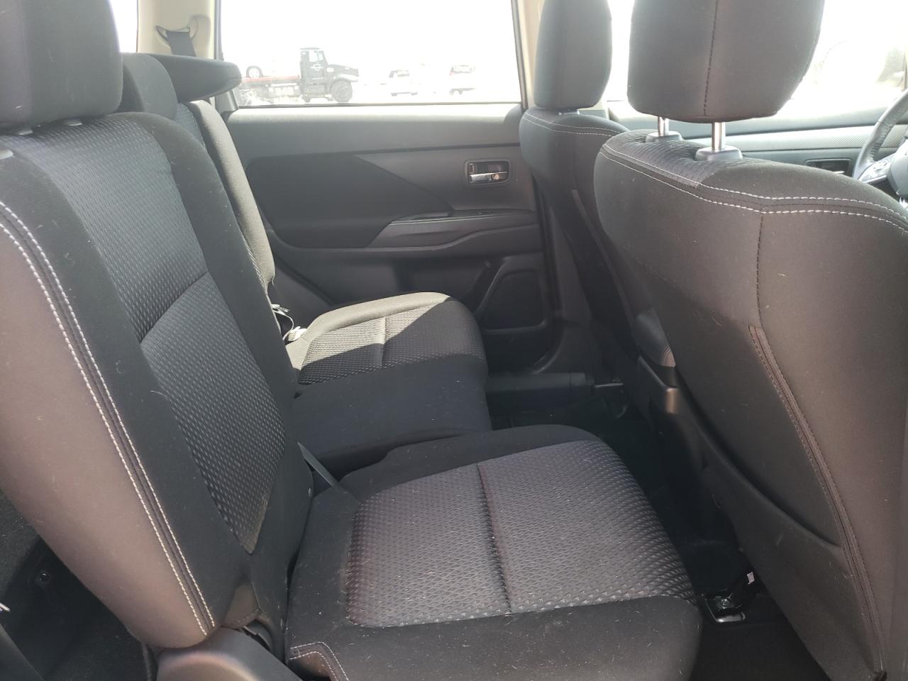 Photo 6 from auction – 2018 MITSUBISHI OUTLANDER with VIN JA4AZ3A33JZ039628