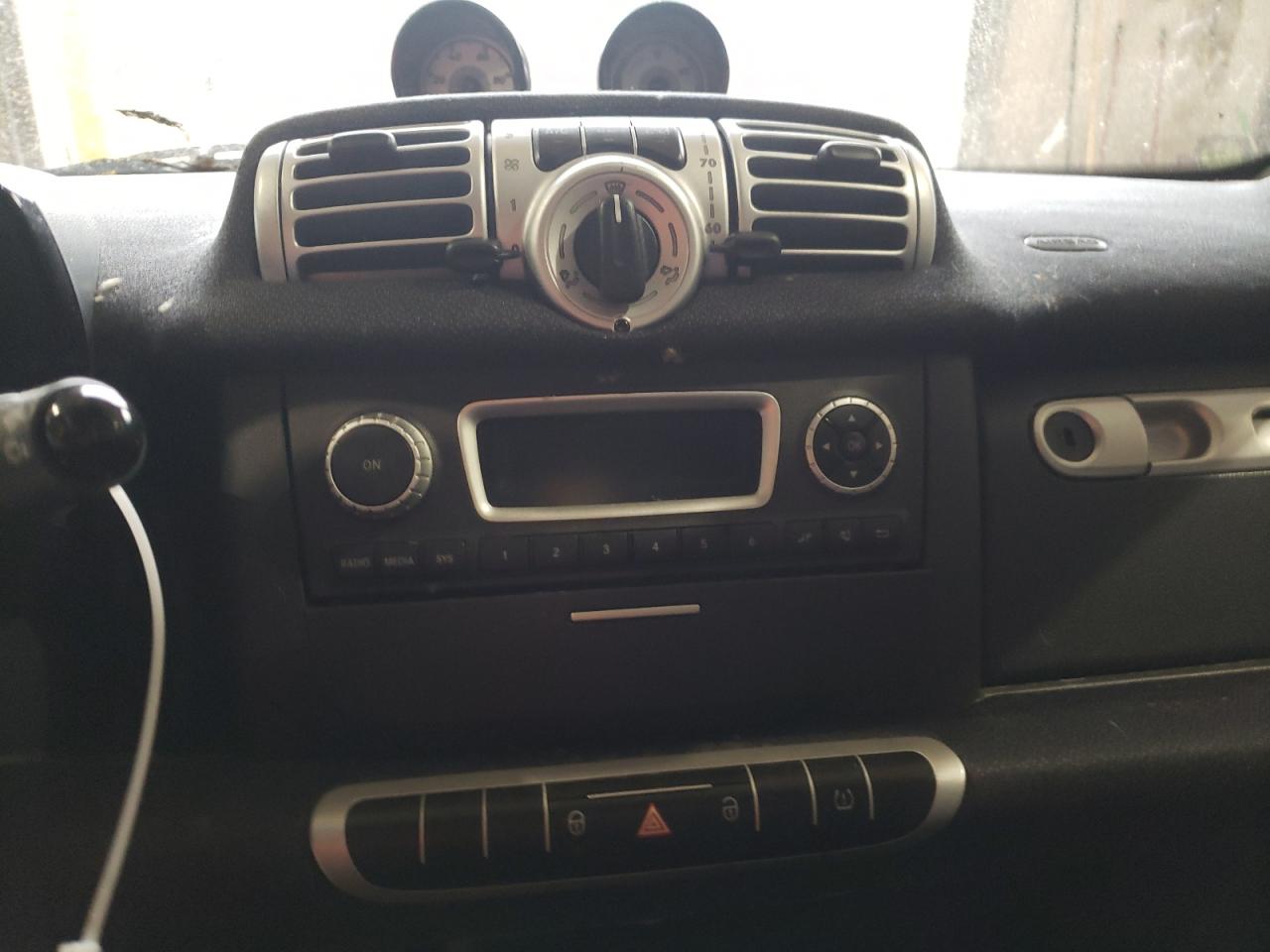 Photo 9 from auction – 2016 SMART FORTWO with VIN WMEEJ9AA9GK844570