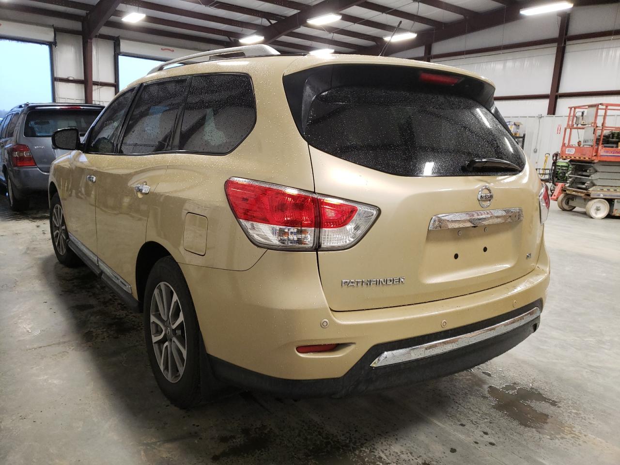 Photo 3 from auction – 2013 NISSAN PATHFINDER with VIN 5N1AR2MN6DC625739