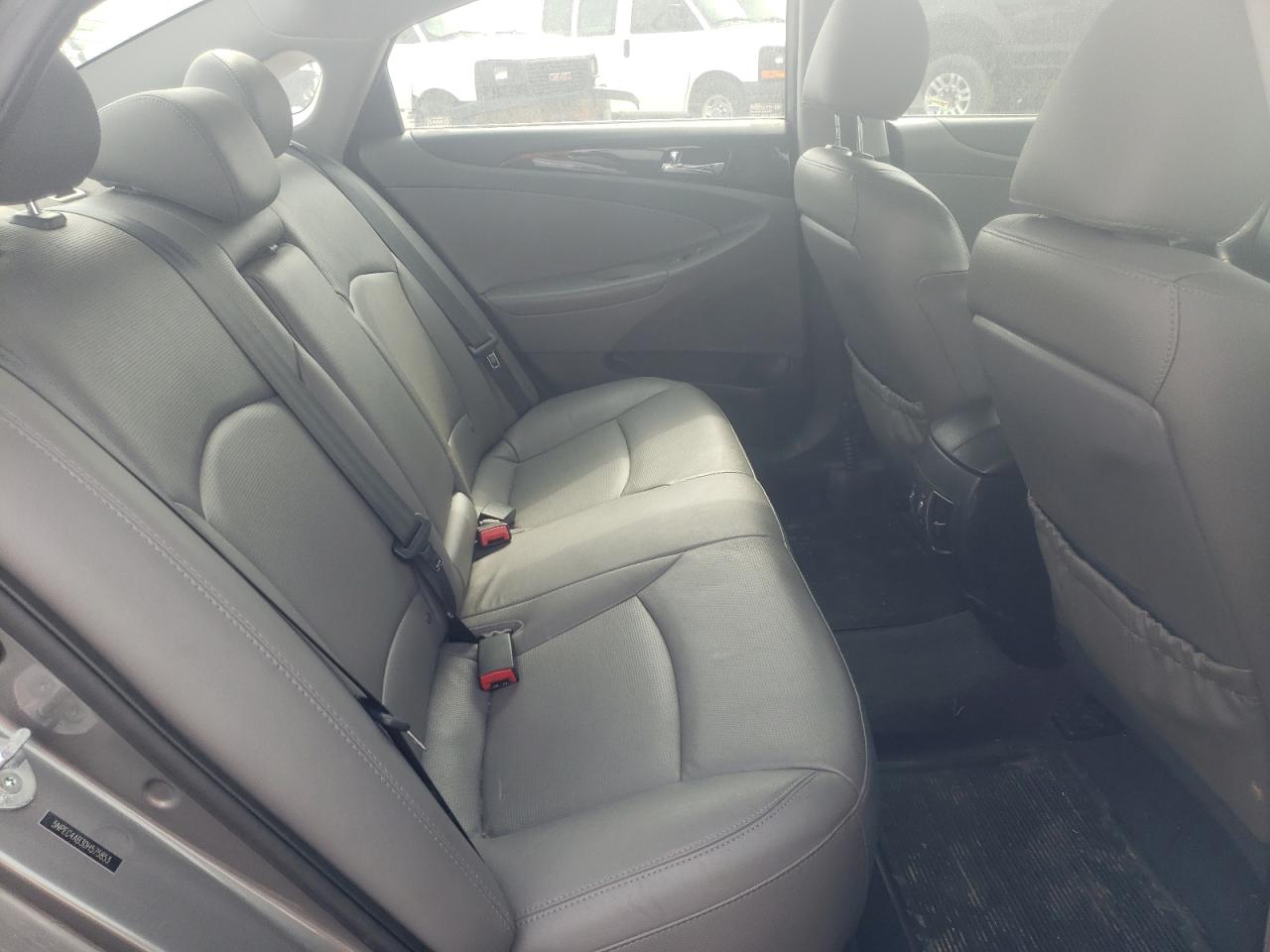 Photo 6 from auction – 2013 HYUNDAI SONATA SE with VIN 5NPEC4AB3DH575853