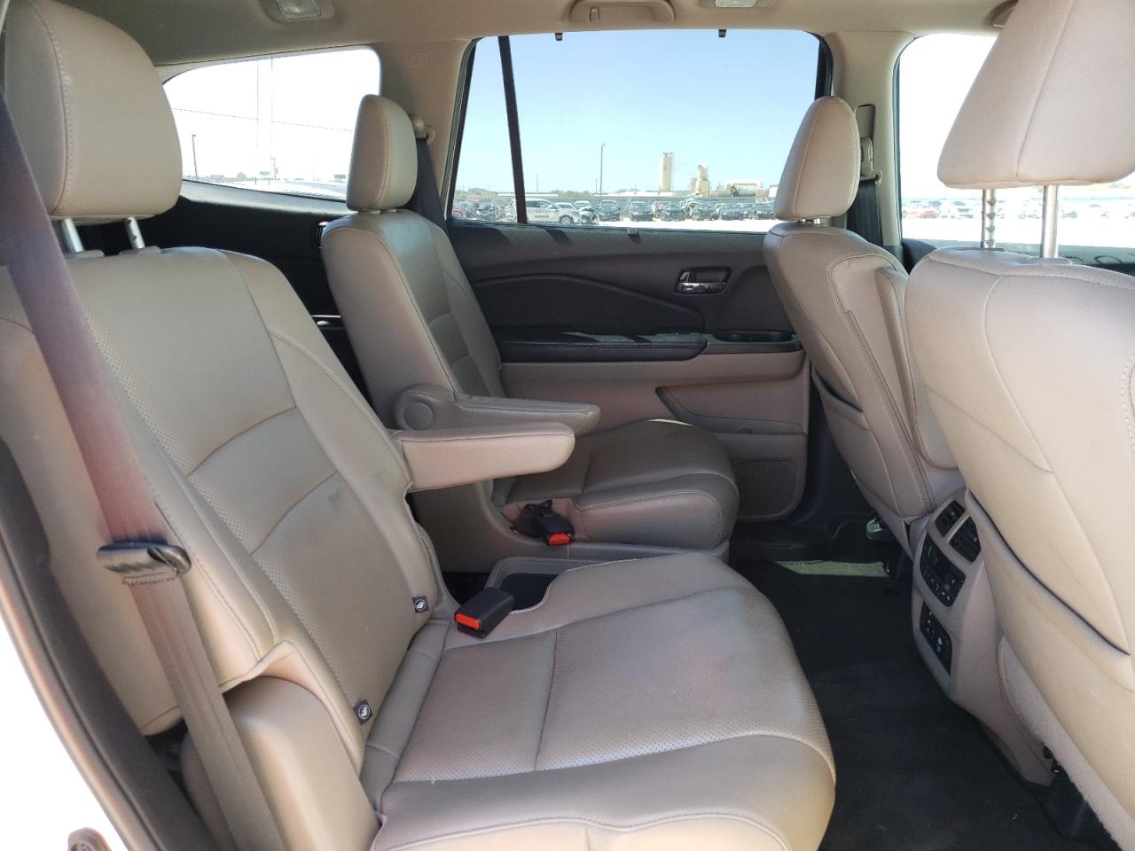 Photo 6 from auction – 2016 HONDA PILOT ELIT with VIN 5FNYF6H05GB064314
