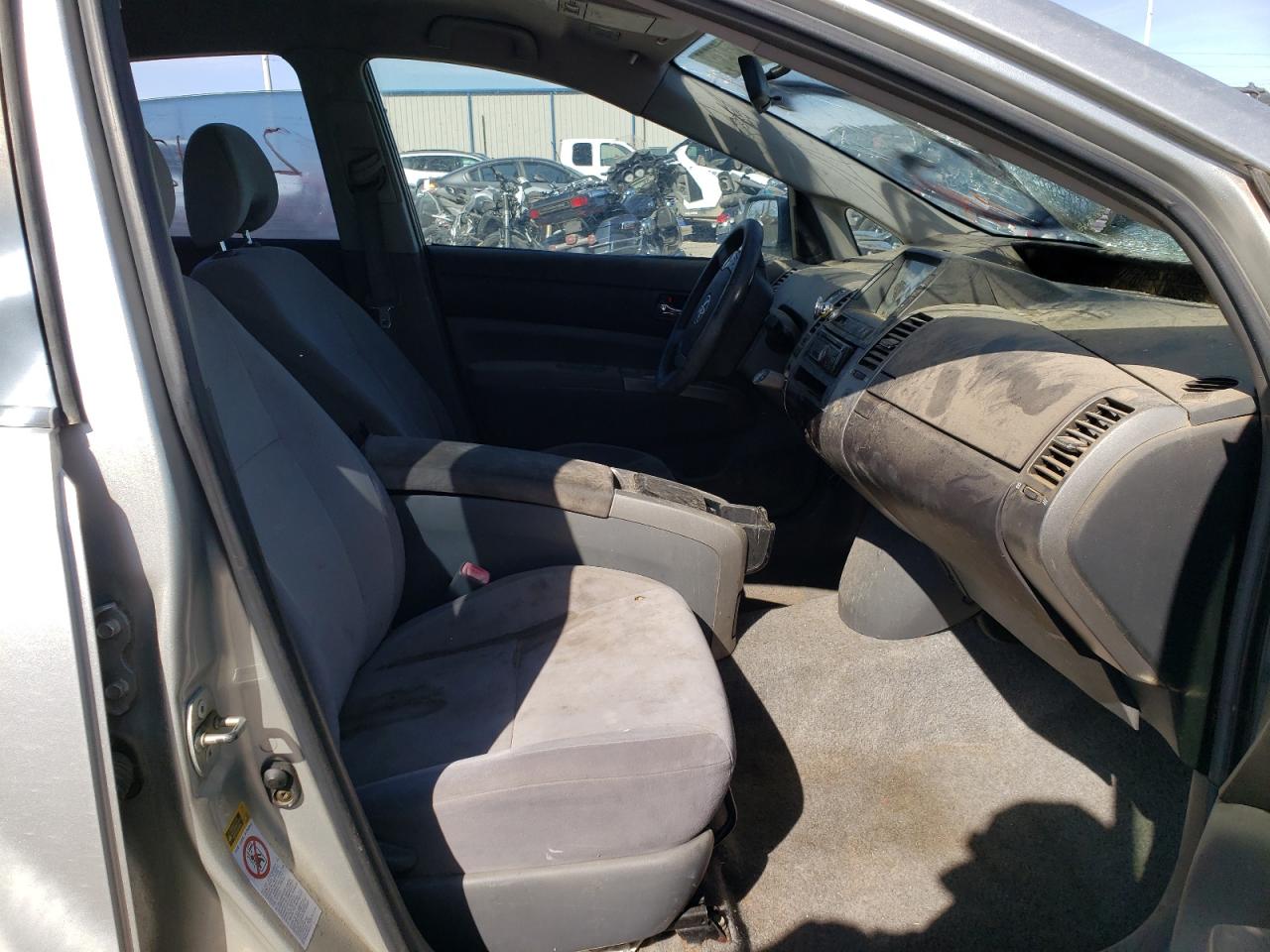 Photo 5 from auction – 2004 TOYOTA PRIUS with VIN JTDKB20U840040527