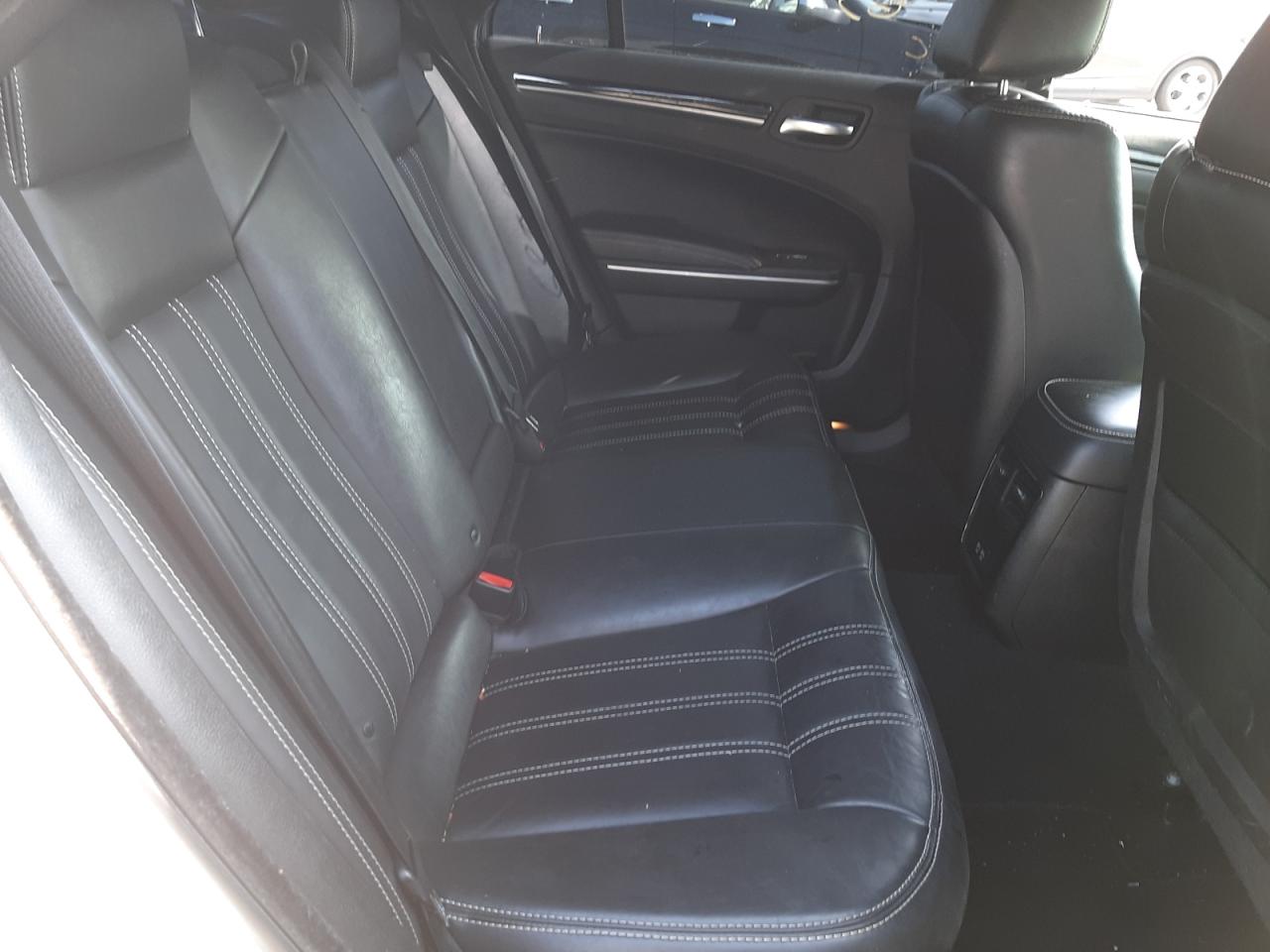 Photo 6 from auction – 2019 CHRYSLER 300 S with VIN 2C3CCABG2KH516349