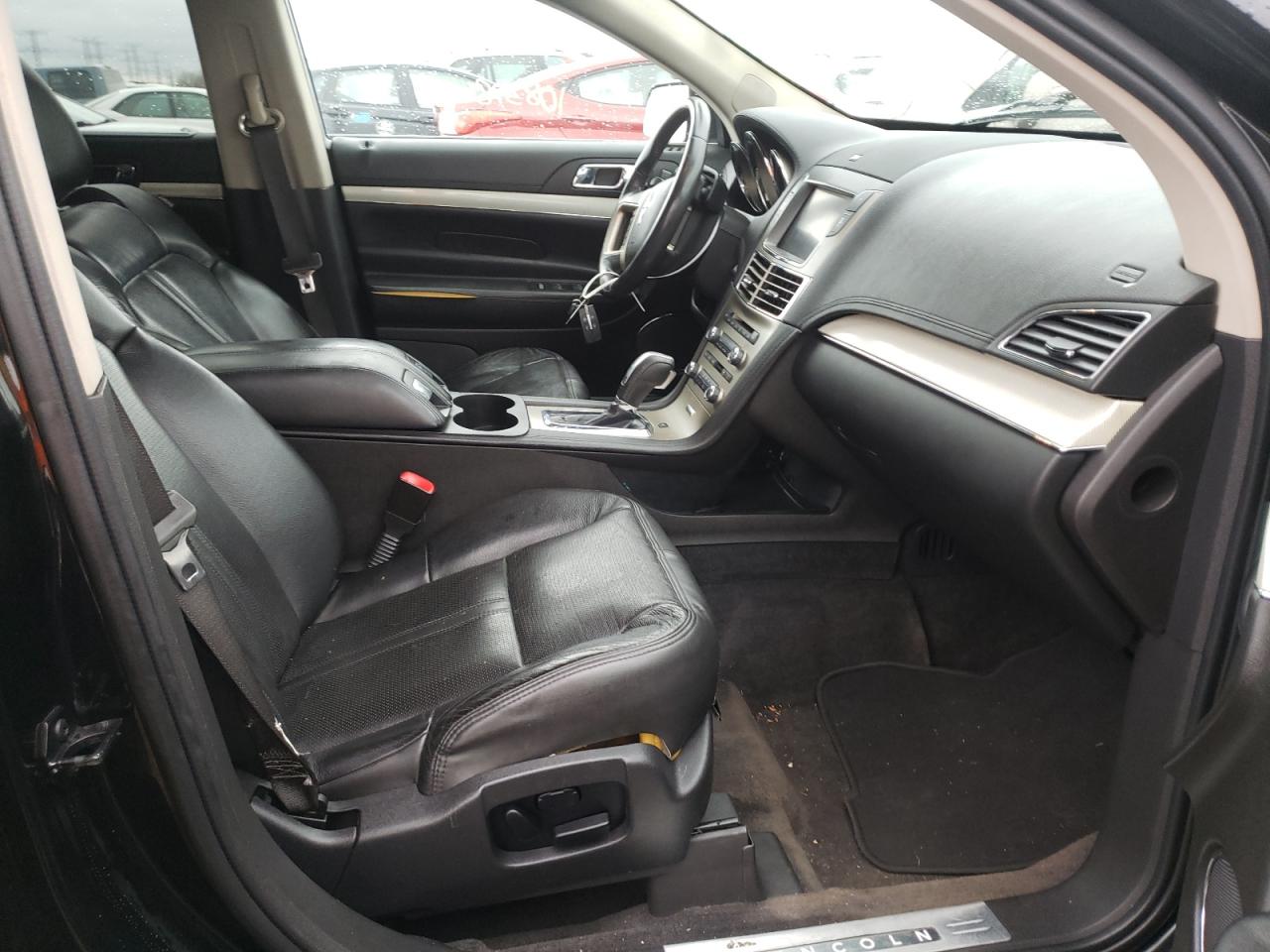Photo 4 from auction – 2010 LINCOLN MKT with VIN 2LMHJ5AT7ABJ20688