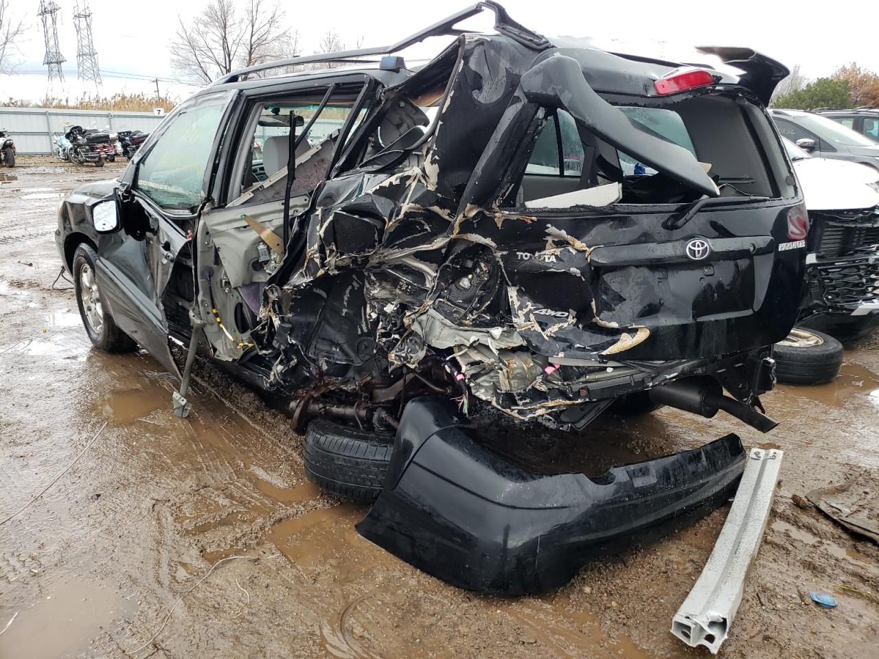 Photo 3 from auction – 2005 TOYOTA HIGHLANDER with VIN JTEHD21AX50034587