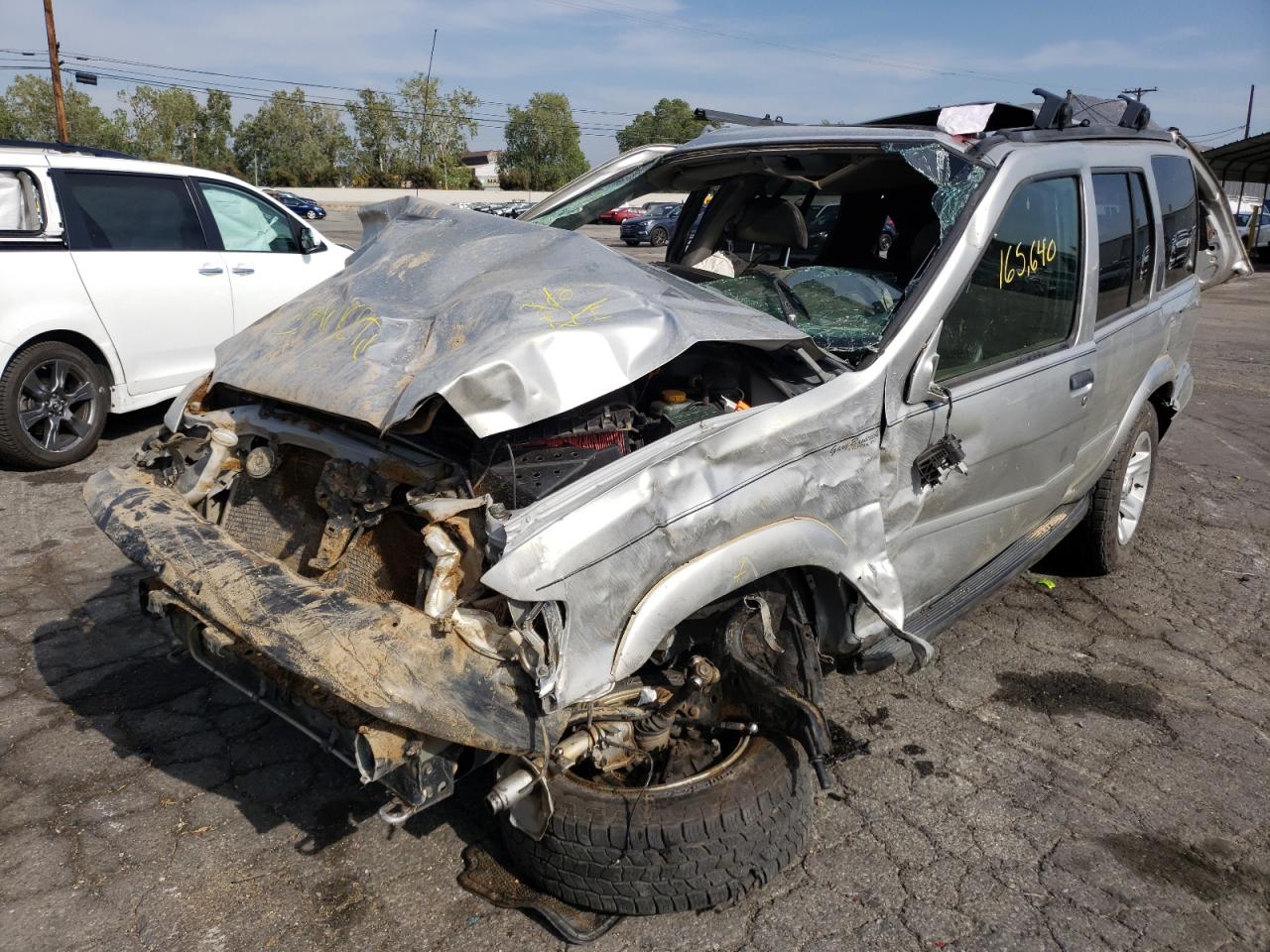 Photo 2 from auction – 2002 NISSAN PATHFINDER with VIN JN8DR09Y52W725744