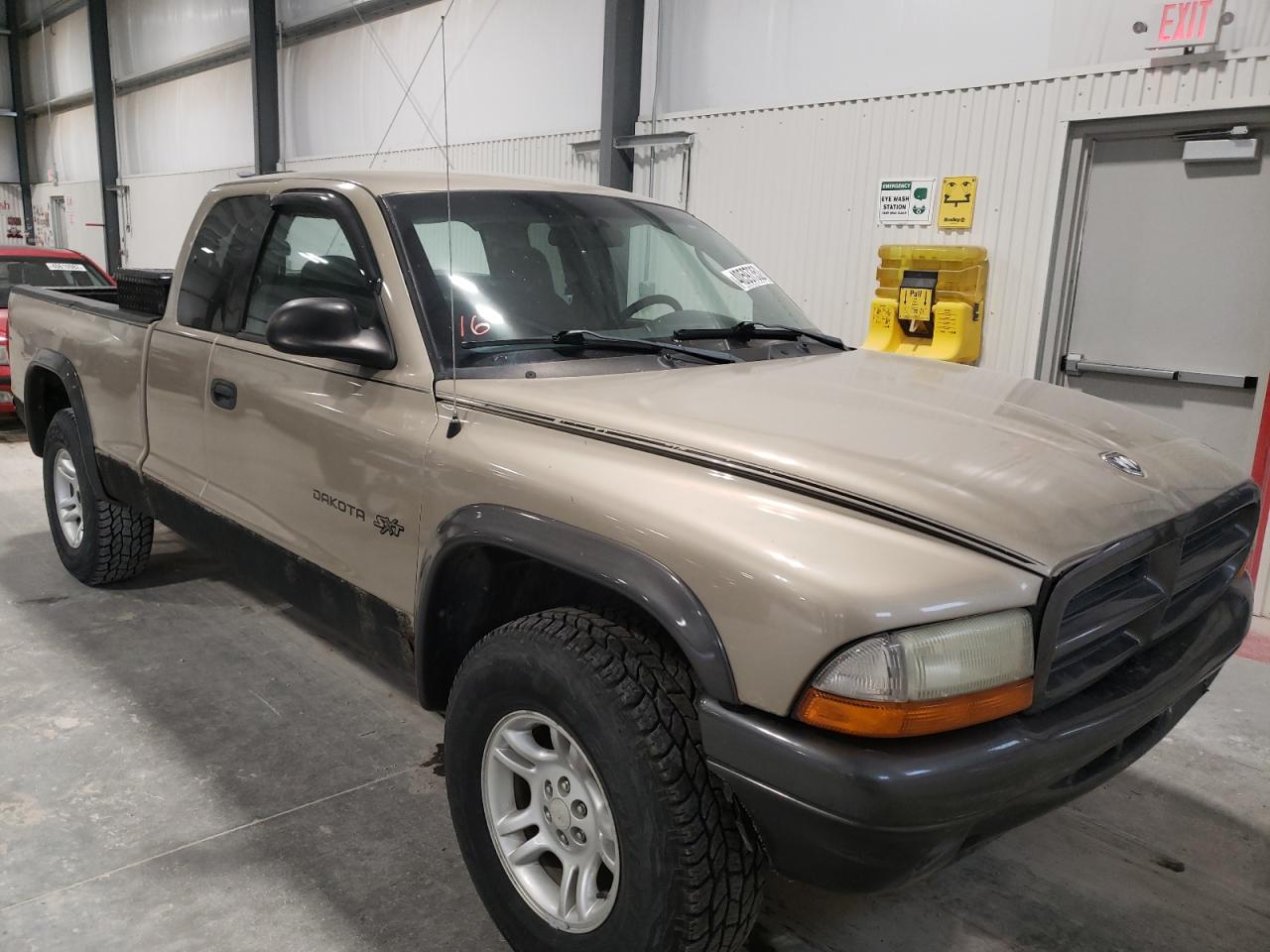 DODGE DAKOTA BAS 2002 with VIN 1B7GG12X22S715539 - Photo from auction