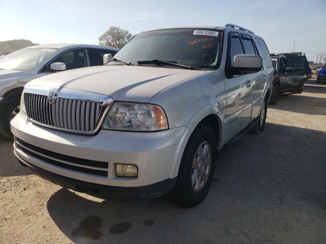 Photo 2 from auction – 2006 LINCOLN NAVIGATOR with VIN 5LMFU27596LJ00285
