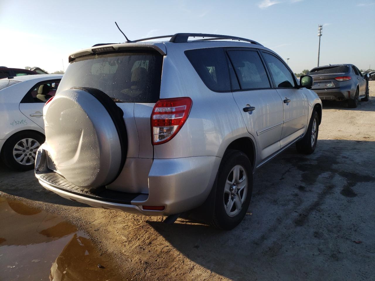 Photo 4 from auction – 2012 TOYOTA RAV4 with VIN 2T3ZF4DV5CW117902
