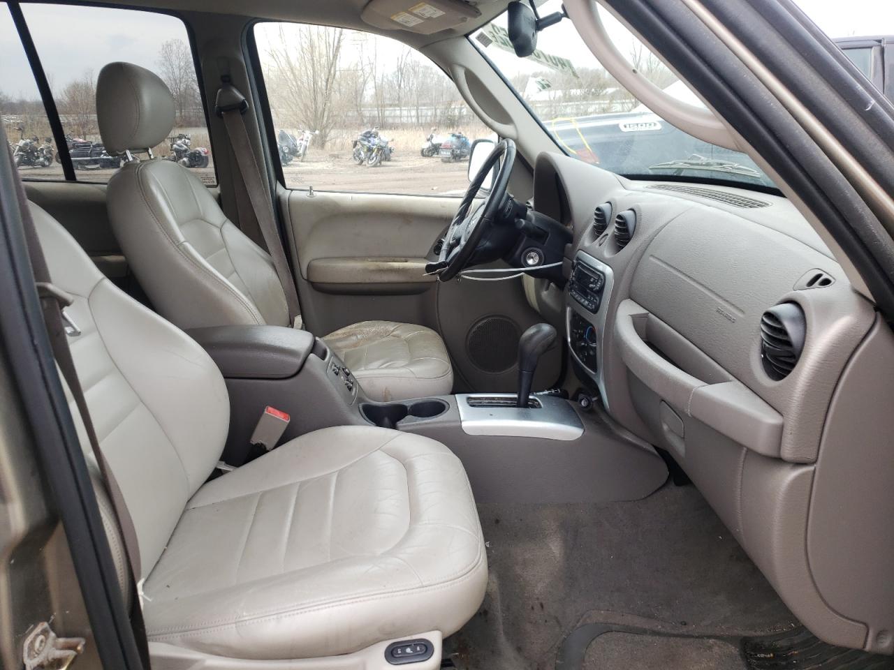 Photo 5 from auction – 2004 JEEP LIBERTY LI with VIN 1J4GL58K64W315732