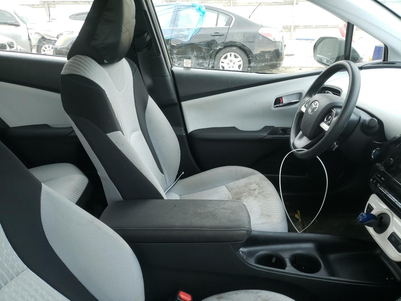 Photo 5 from auction – 2016 TOYOTA PRIUS with VIN JTDKBRFU8G3512325